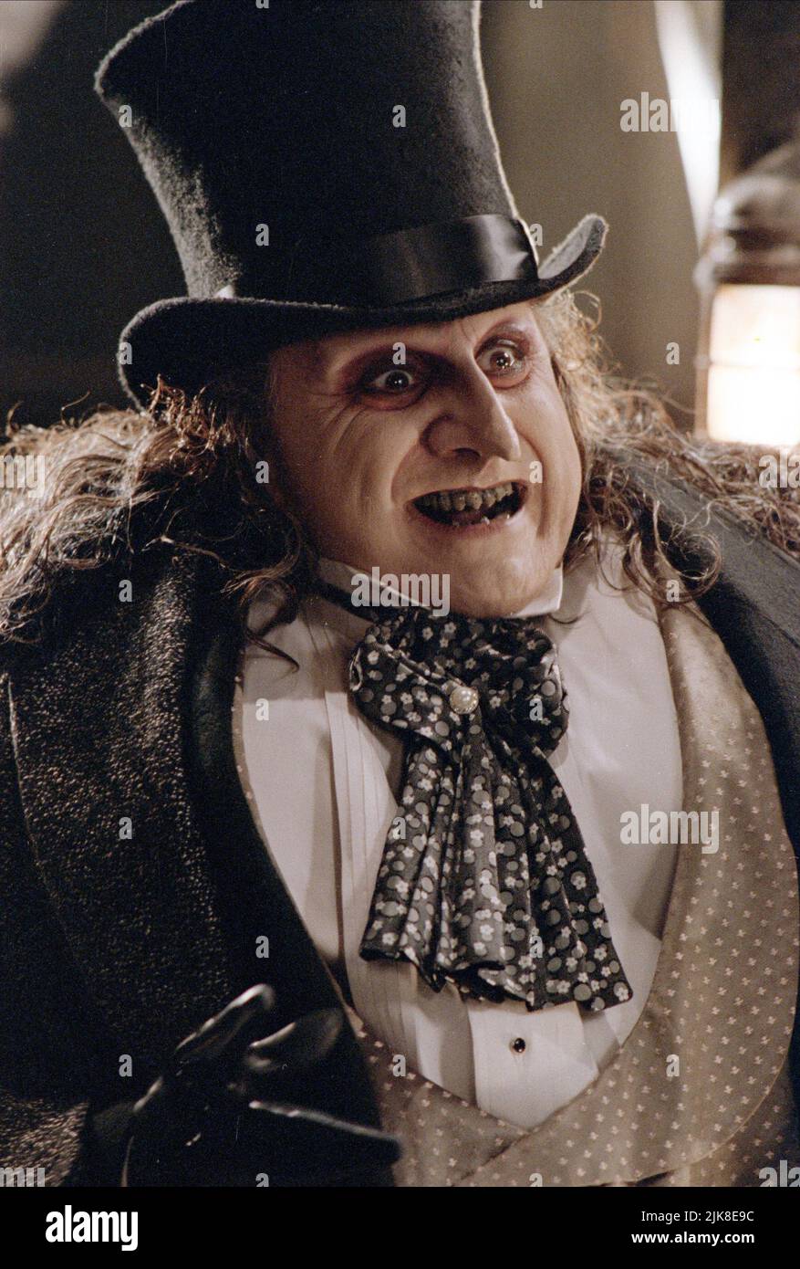 Danny Devito Film: Batman Returns (USA/UK 1992) Characters: Penguin  Director: Tim Burton 16 June 1992 **WARNING** This Photograph is for  editorial use only and is the copyright of WARNER BROS. and/or the
