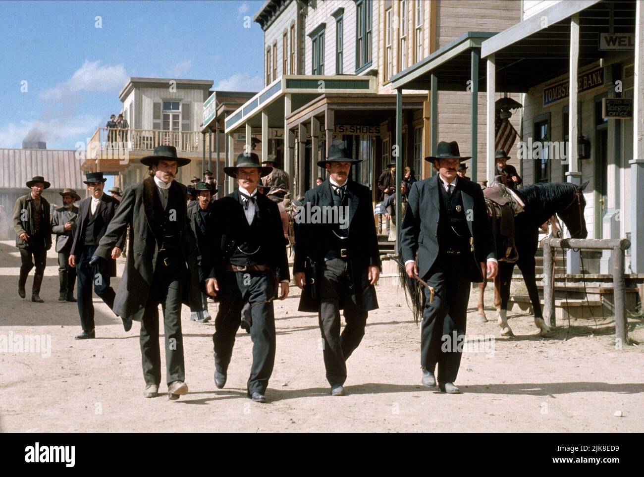 Kevin Costner Film: Wyatt Earp (USA 1994) Characters: Wyatt Earp  Director: Lawrence Kasdan 24 June 1994   **WARNING** This Photograph is for editorial use only and is the copyright of WARNER BROS. and/or the Photographer assigned by the Film or Production Company and can only be reproduced by publications in conjunction with the promotion of the above Film. A Mandatory Credit To WARNER BROS. is required. The Photographer should also be credited when known. No commercial use can be granted without written authority from the Film Company. Stock Photo