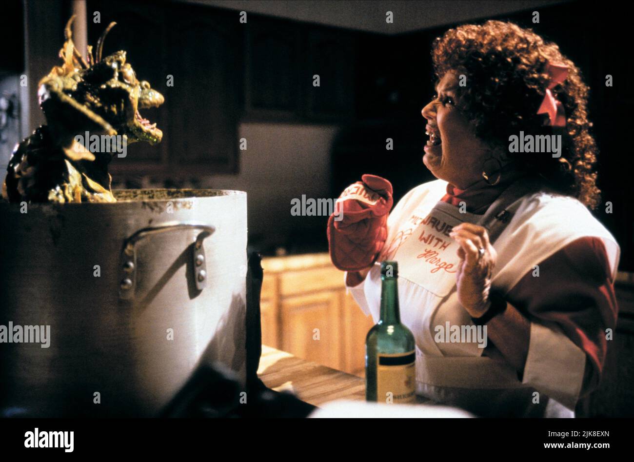 Kathleen Freeman & Gremlin Film: Gremlins 2: The New Batch (USA 1990) Characters: Microwave Marge  Director: Joe Dante 15 June 1990   **WARNING** This Photograph is for editorial use only and is the copyright of WARNER BROS. and/or the Photographer assigned by the Film or Production Company and can only be reproduced by publications in conjunction with the promotion of the above Film. A Mandatory Credit To WARNER BROS. is required. The Photographer should also be credited when known. No commercial use can be granted without written authority from the Film Company. Stock Photo