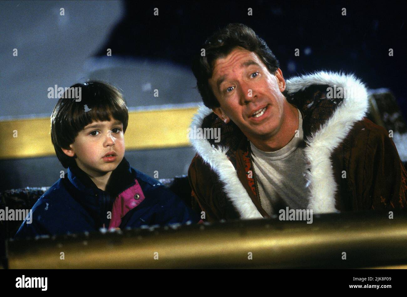 Eric Lloyd & Tim Allen Film: The Santa Clause (USA 1994) Characters: Charlie Calvin, Scott Calvin  Director: John Pasquin 11 November 1994   **WARNING** This Photograph is for editorial use only and is the copyright of DISNEY and/or the Photographer assigned by the Film or Production Company and can only be reproduced by publications in conjunction with the promotion of the above Film. A Mandatory Credit To DISNEY is required. The Photographer should also be credited when known. No commercial use can be granted without written authority from the Film Company. Stock Photo