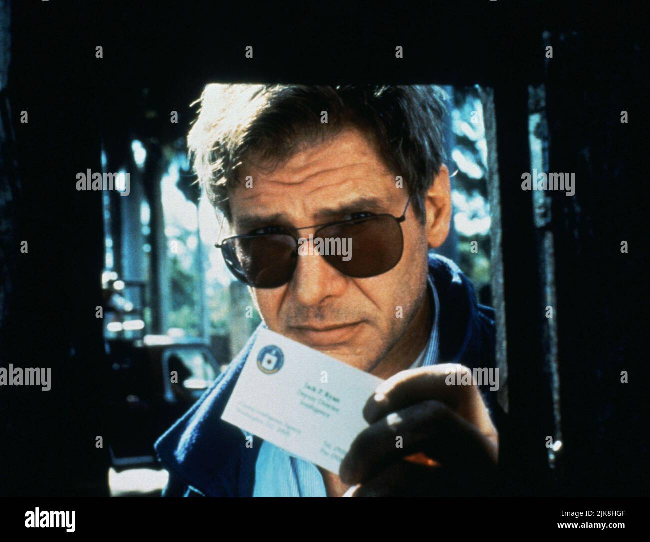 Harrison Ford Film: Clear And Present Danger (USA 1994) Characters: Jack Ryan  / Literaturverfilmung (Based On The Book By Tom Clancy) Director: Phillip Noyce 03 August 1994   **WARNING** This Photograph is for editorial use only and is the copyright of PARAMOUNT PICTURES and/or the Photographer assigned by the Film or Production Company and can only be reproduced by publications in conjunction with the promotion of the above Film. A Mandatory Credit To PARAMOUNT PICTURES is required. The Photographer should also be credited when known. No commercial use can be granted without written authorit Stock Photo