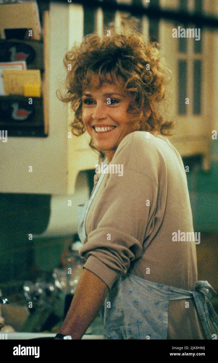 https://c8.alamy.com/comp/2JK8HMJ/jane-fonda-film-stanley-iris-1990-characters-iris-estelle-king-director-martin-ritt-09-february-1990-warning-this-photograph-is-for-editorial-use-only-and-is-the-copyright-of-mgm-andor-the-photographer-assigned-by-the-film-or-production-company-and-can-only-be-reproduced-by-publications-in-conjunction-with-the-promotion-of-the-above-film-a-mandatory-credit-to-mgm-is-required-the-photographer-should-also-be-credited-when-known-no-commercial-use-can-be-granted-without-written-authority-from-the-film-company-2JK8HMJ.jpg