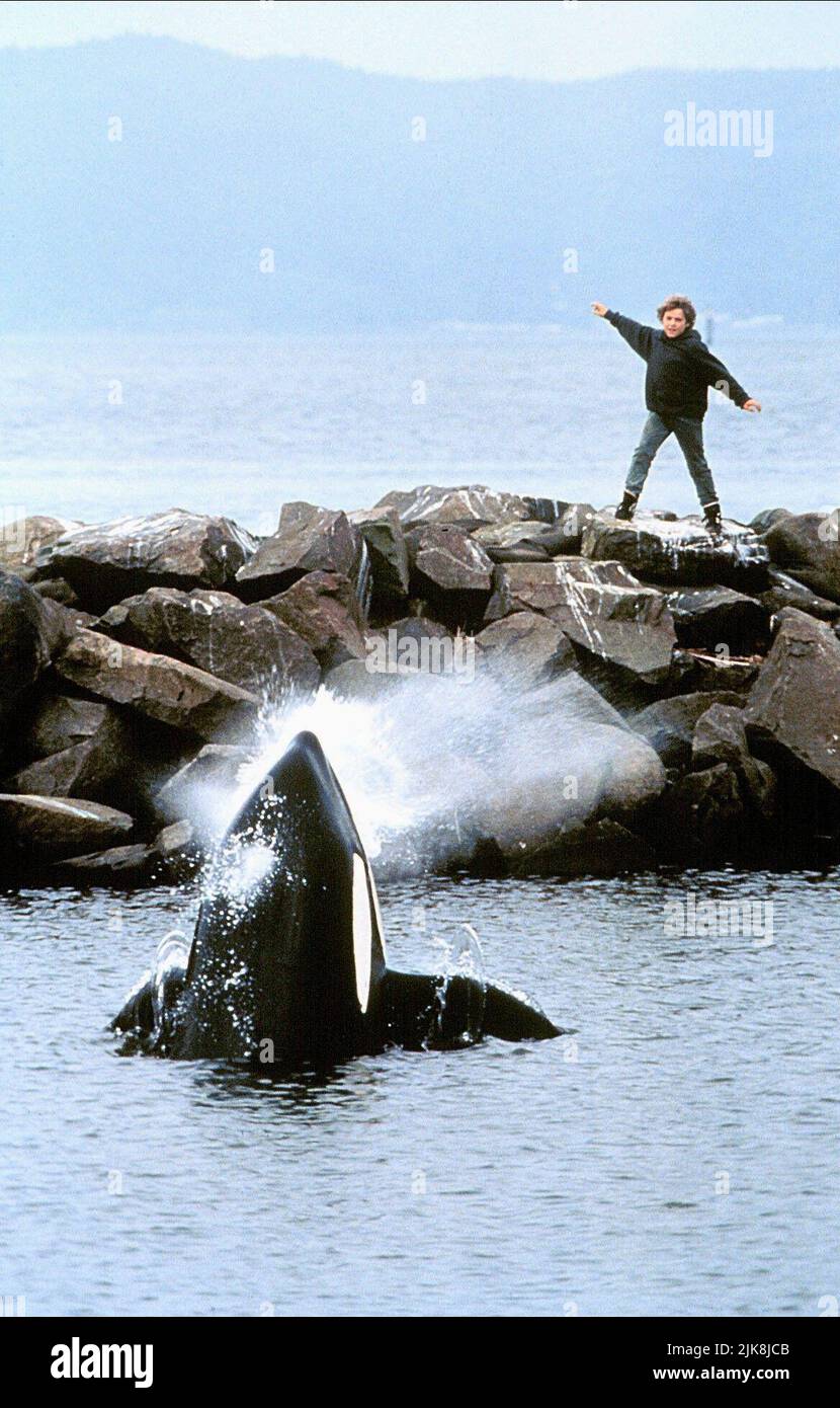 Jason James Richter Film: Free Willy (USA/FR 1993) Characters: Jesse &  Director: Simon Wincer 16 July 1993   **WARNING** This Photograph is for editorial use only and is the copyright of WARNER BROS. and/or the Photographer assigned by the Film or Production Company and can only be reproduced by publications in conjunction with the promotion of the above Film. A Mandatory Credit To WARNER BROS. is required. The Photographer should also be credited when known. No commercial use can be granted without written authority from the Film Company. Stock Photo