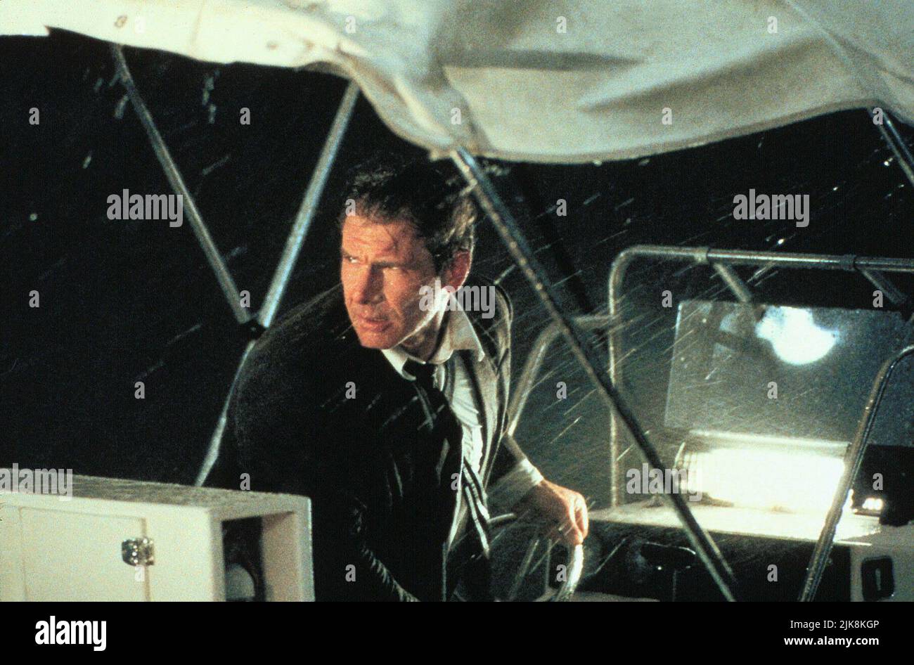 Harrison Ford Film: Patriot Games (USA 1992) Characters: Jack Ryan  / Literaturverfilmung (Based On The Book By  Tom Clancy) Director: Phillip Noyce 05 June 1992   **WARNING** This Photograph is for editorial use only and is the copyright of PARAMOUNT PICTURES and/or the Photographer assigned by the Film or Production Company and can only be reproduced by publications in conjunction with the promotion of the above Film. A Mandatory Credit To PARAMOUNT PICTURES is required. The Photographer should also be credited when known. No commercial use can be granted without written authority from the F Stock Photo