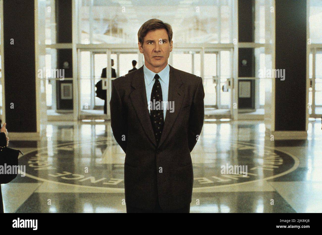 Harrison Ford Film: Patriot Games (USA 1992) Characters: Jack Ryan  / Literaturverfilmung (Based On The Book By  Tom Clancy) Director: Phillip Noyce 05 June 1992   **WARNING** This Photograph is for editorial use only and is the copyright of PARAMOUNT PICTURES and/or the Photographer assigned by the Film or Production Company and can only be reproduced by publications in conjunction with the promotion of the above Film. A Mandatory Credit To PARAMOUNT PICTURES is required. The Photographer should also be credited when known. No commercial use can be granted without written authority from the F Stock Photo