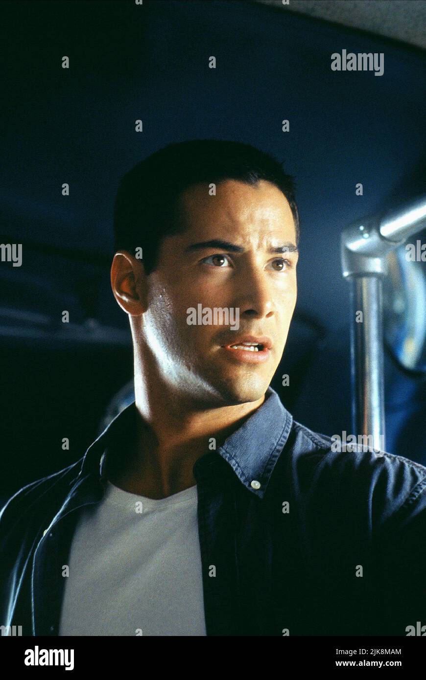 Keanu Reeves Film: Speed (USA 1994) Characters: Officer Jack Traven  Director: Jan De Bont 10 June 1994 **WARNING** This Photograph is for  editorial use only and is the copyright of 20TH CENTURY