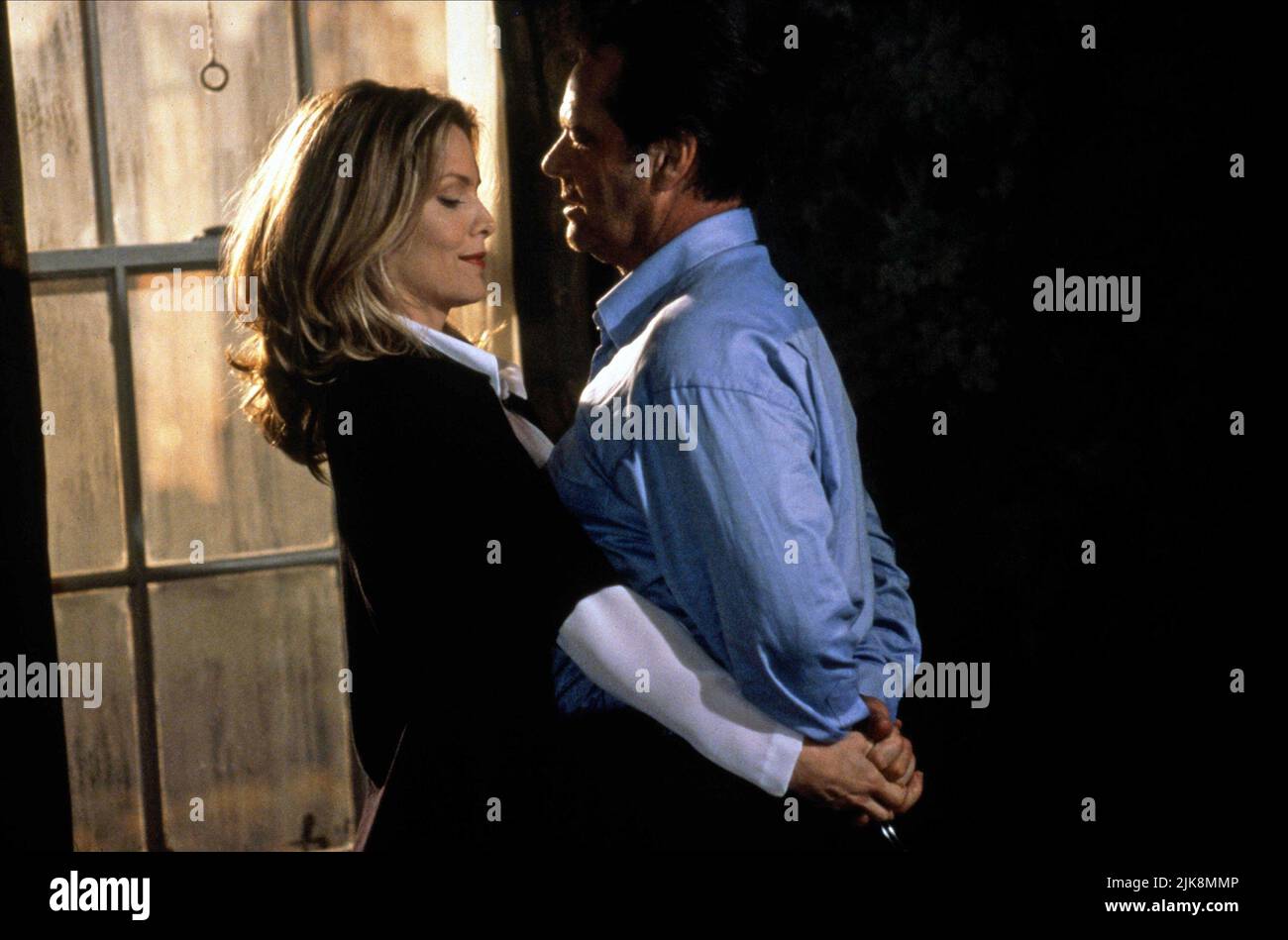 Michelle Pfeiffer, Jack Nicholson Film: Wolf (USA 1994) Characters: Laura Alden,Will Randall  Director: Mike Nichols 17 June 1994   **WARNING** This Photograph is for editorial use only and is the copyright of COLUMBIA PICTURES and/or the Photographer assigned by the Film or Production Company and can only be reproduced by publications in conjunction with the promotion of the above Film. A Mandatory Credit To COLUMBIA PICTURES is required. The Photographer should also be credited when known. No commercial use can be granted without written authority from the Film Company. Stock Photo