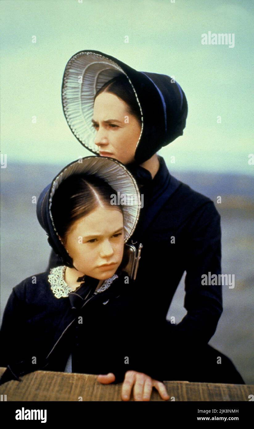 Anna Paquin & Holly Hunter Film: The Piano (AUS/Z//FR 1993) Characters:  Flora McGrath & Ada McGrath Director: Jane Campion 15 May 1993 **WARNING**  This Photograph is for editorial use only and is