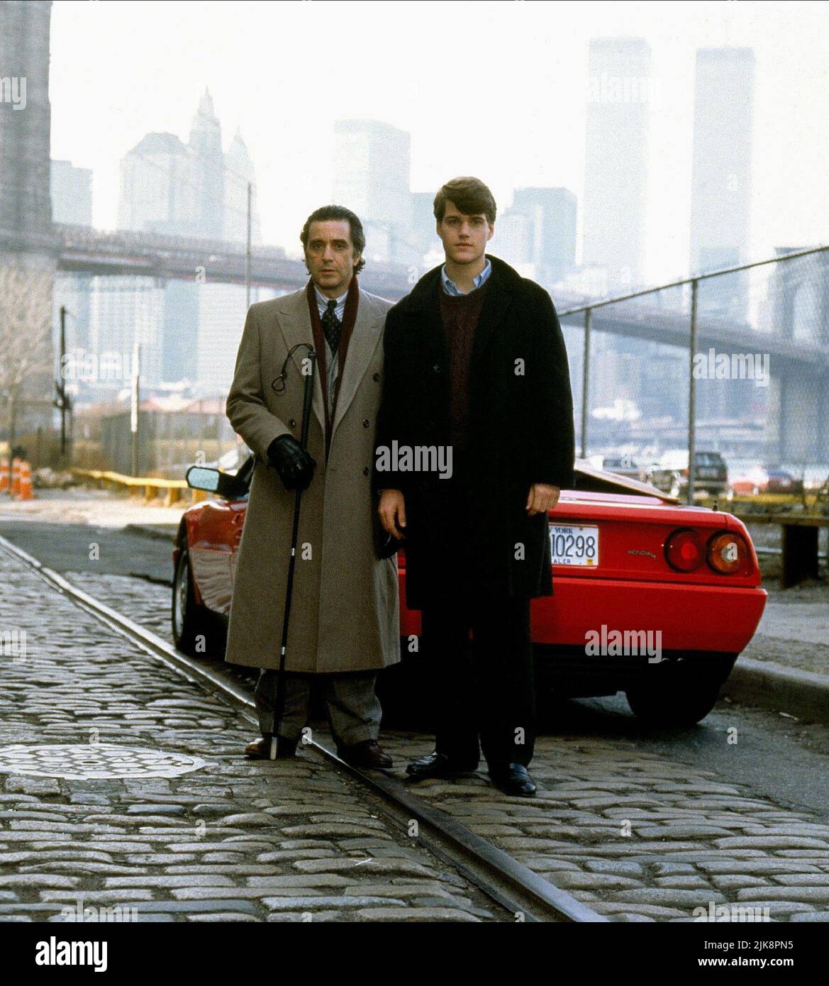 Al Pacino & Chris O'Donnell Film: Scent Of A Woman (USA 1992) Characters: Lieutenant Colonel Frank Slade & Charlie Simms  / Location: New York City Director: Martin Brest 23 December 1992   **WARNING** This Photograph is for editorial use only and is the copyright of UNIVERSAL and/or the Photographer assigned by the Film or Production Company and can only be reproduced by publications in conjunction with the promotion of the above Film. A Mandatory Credit To UNIVERSAL is required. The Photographer should also be credited when known. No commercial use can be granted without written authority fr Stock Photo