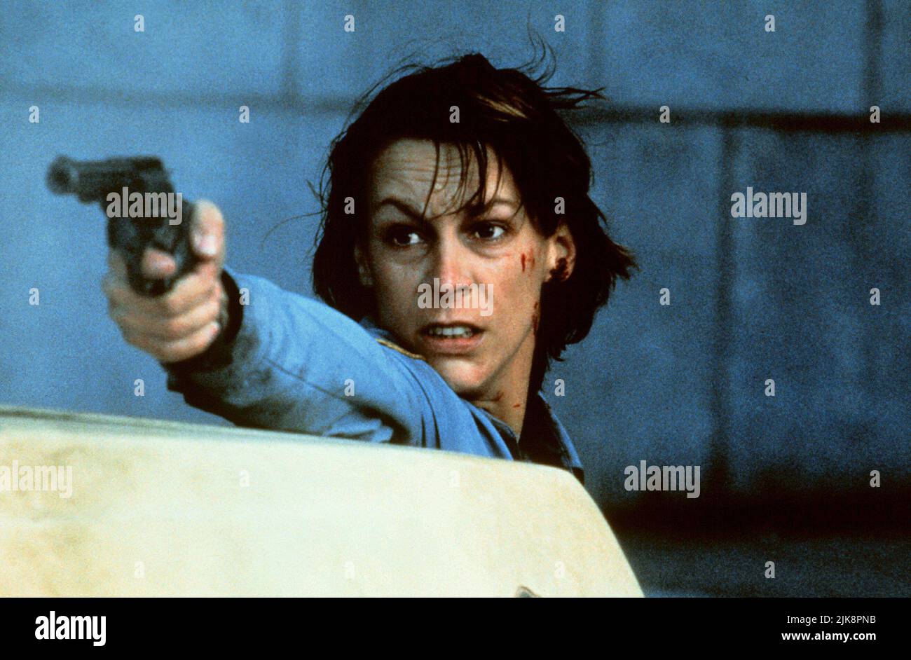 Jamie Lee Curtis Film: Blue Steel (USA 1990) Characters: Megan Turner  Director: Kathryn Bigelow 18 January 1990   **WARNING** This Photograph is for editorial use only and is the copyright of VESTRON PICTURES and/or the Photographer assigned by the Film or Production Company and can only be reproduced by publications in conjunction with the promotion of the above Film. A Mandatory Credit To VESTRON PICTURES is required. The Photographer should also be credited when known. No commercial use can be granted without written authority from the Film Company. Stock Photo