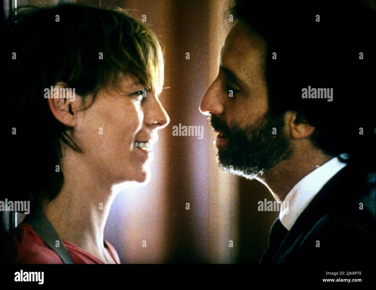 Jamie Lee Curtis & Ron Silver Film: Blue Steel (USA 1990) Characters: Megan Turner & Eugene Hunt  Director: Kathryn Bigelow 18 January 1990   **WARNING** This Photograph is for editorial use only and is the copyright of VESTRON PICTURES and/or the Photographer assigned by the Film or Production Company and can only be reproduced by publications in conjunction with the promotion of the above Film. A Mandatory Credit To VESTRON PICTURES is required. The Photographer should also be credited when known. No commercial use can be granted without written authority from the Film Company. Stock Photo