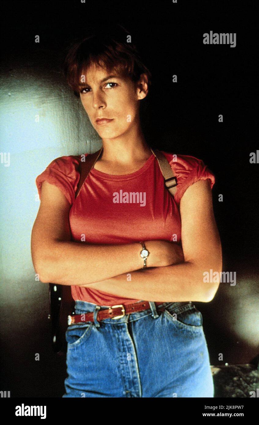 Jamie Lee Curtis Film: Blue Steel (USA 1990) Characters: Megan Turner  Director: Kathryn Bigelow 18 January 1990   **WARNING** This Photograph is for editorial use only and is the copyright of VESTRON PICTURES and/or the Photographer assigned by the Film or Production Company and can only be reproduced by publications in conjunction with the promotion of the above Film. A Mandatory Credit To VESTRON PICTURES is required. The Photographer should also be credited when known. No commercial use can be granted without written authority from the Film Company. Stock Photo