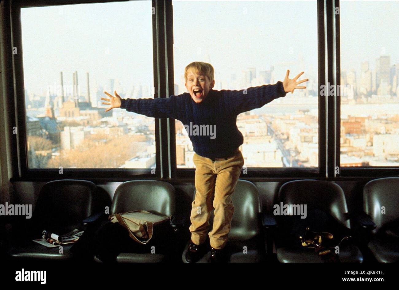 Home alone 2 film still hi res stock photography and images Alamy