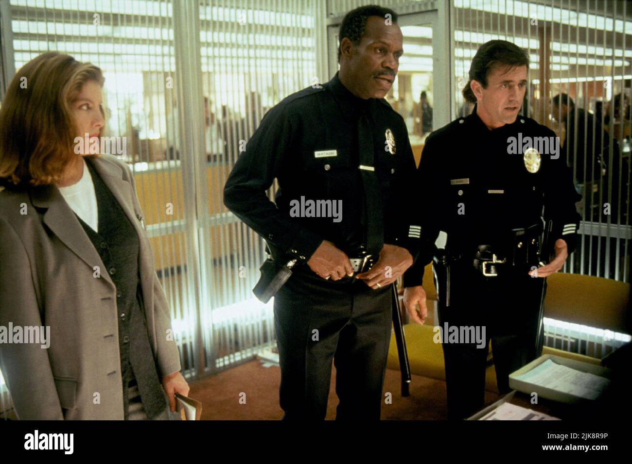 Rene Russo, Mel Gibson & Danny Glover Film: Lethal Weapon 3 (USA 1992) Characters: Lorna Cole,Martin Riggs,Roger Murtaugh  / Titel Auch: 'Lethal Weapon 3: Die Profis Sind Zurück' Director: Richard Donner 11 May 1992   **WARNING** This Photograph is for editorial use only and is the copyright of WARNER BROS. and/or the Photographer assigned by the Film or Production Company and can only be reproduced by publications in conjunction with the promotion of the above Film. A Mandatory Credit To WARNER BROS. is required. The Photographer should also be credited when known. No commercial use can be gr Stock Photo