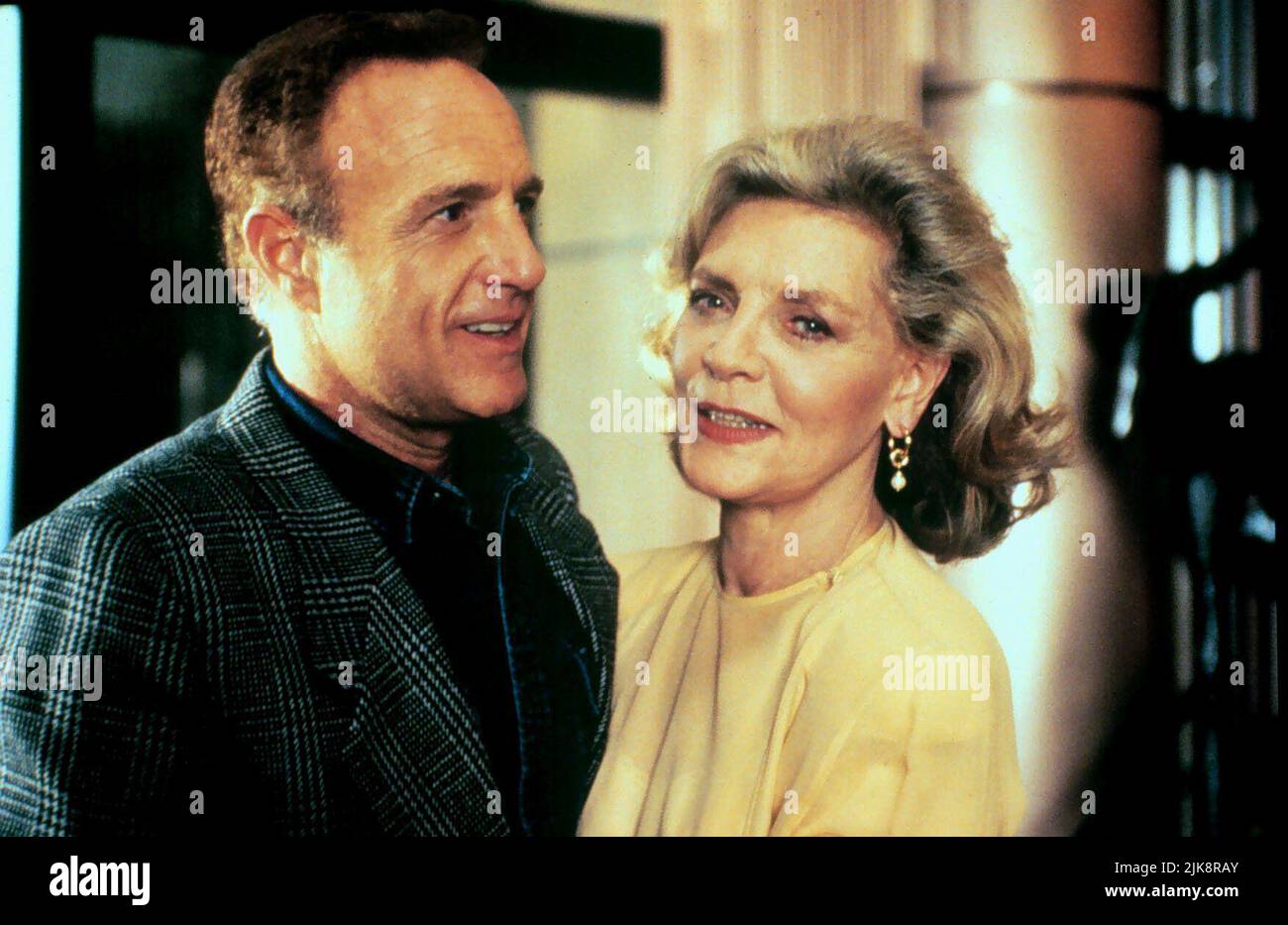 James Caan & Lauren Bacall Film: Misery (USA 1990) Characters: Paul Sheldon & Marcia Sindell  / Literaturverfilmung (Based On The Book By Stephen King) Director: Rob Reiner 29 November 1990   **WARNING** This Photograph is for editorial use only and is the copyright of CASTLE ROCK ENTERTAINMENT and/or the Photographer assigned by the Film or Production Company and can only be reproduced by publications in conjunction with the promotion of the above Film. A Mandatory Credit To CASTLE ROCK ENTERTAINMENT is required. The Photographer should also be credited when known. No commercial use can be gr Stock Photo