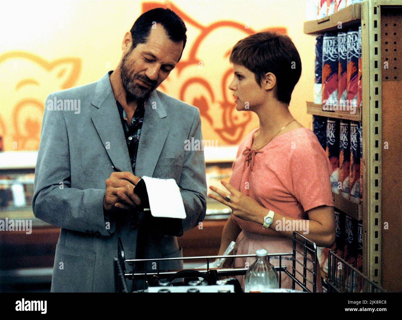 Fred Ward, Jennifer Jason Leigh Film: Miami Blues (1990) Characters: Sgt. Hoke Moseley,Susie Waggoner  Director: George Armitage 20 April 1990   **WARNING** This Photograph is for editorial use only and is the copyright of ORION and/or the Photographer assigned by the Film or Production Company and can only be reproduced by publications in conjunction with the promotion of the above Film. A Mandatory Credit To ORION is required. The Photographer should also be credited when known. No commercial use can be granted without written authority from the Film Company. Stock Photo
