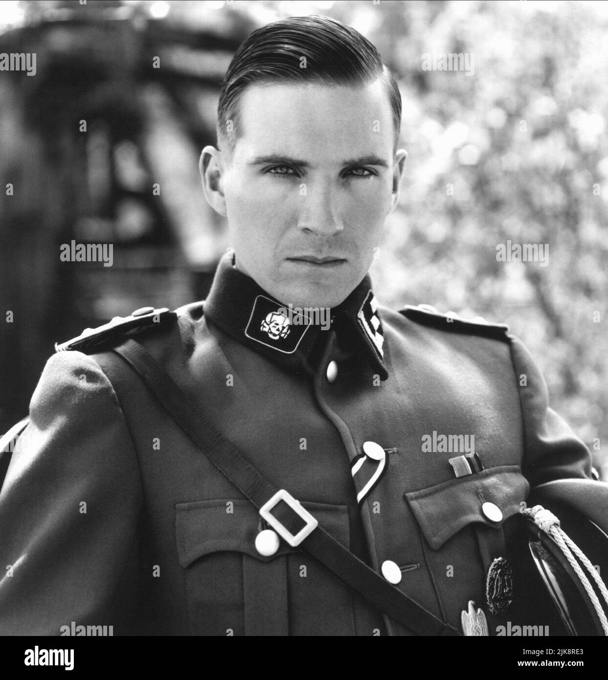 Ralph Fiennes Film: Schindler'S List (1993) Characters: Amon Goeth  Director: Steven Spielberg 30 November 1993   **WARNING** This Photograph is for editorial use only and is the copyright of UNIVERSAL and/or the Photographer assigned by the Film or Production Company and can only be reproduced by publications in conjunction with the promotion of the above Film. A Mandatory Credit To UNIVERSAL is required. The Photographer should also be credited when known. No commercial use can be granted without written authority from the Film Company. Stock Photo
