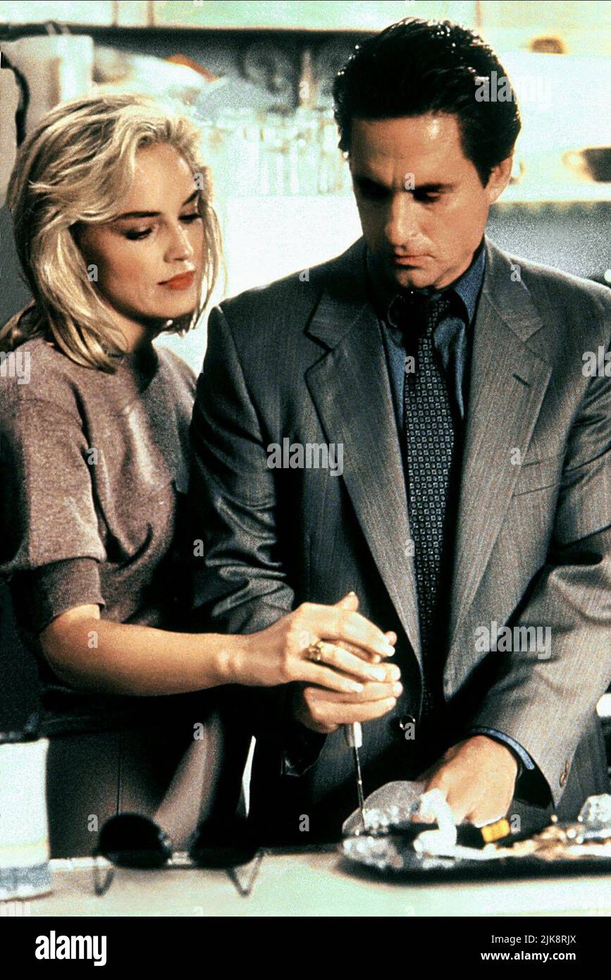 Sharon Stone & Michael Douglas Film: Basic Instinct (USA/FR 1992) Characters: Catherine Tramell & Detective Nick Curran  Director: Paul Verhoeven 20 March 1992   **WARNING** This Photograph is for editorial use only and is the copyright of CAROLCO PICTURES and/or the Photographer assigned by the Film or Production Company and can only be reproduced by publications in conjunction with the promotion of the above Film. A Mandatory Credit To CAROLCO PICTURES is required. The Photographer should also be credited when known. No commercial use can be granted without written authority from the Film Co Stock Photo