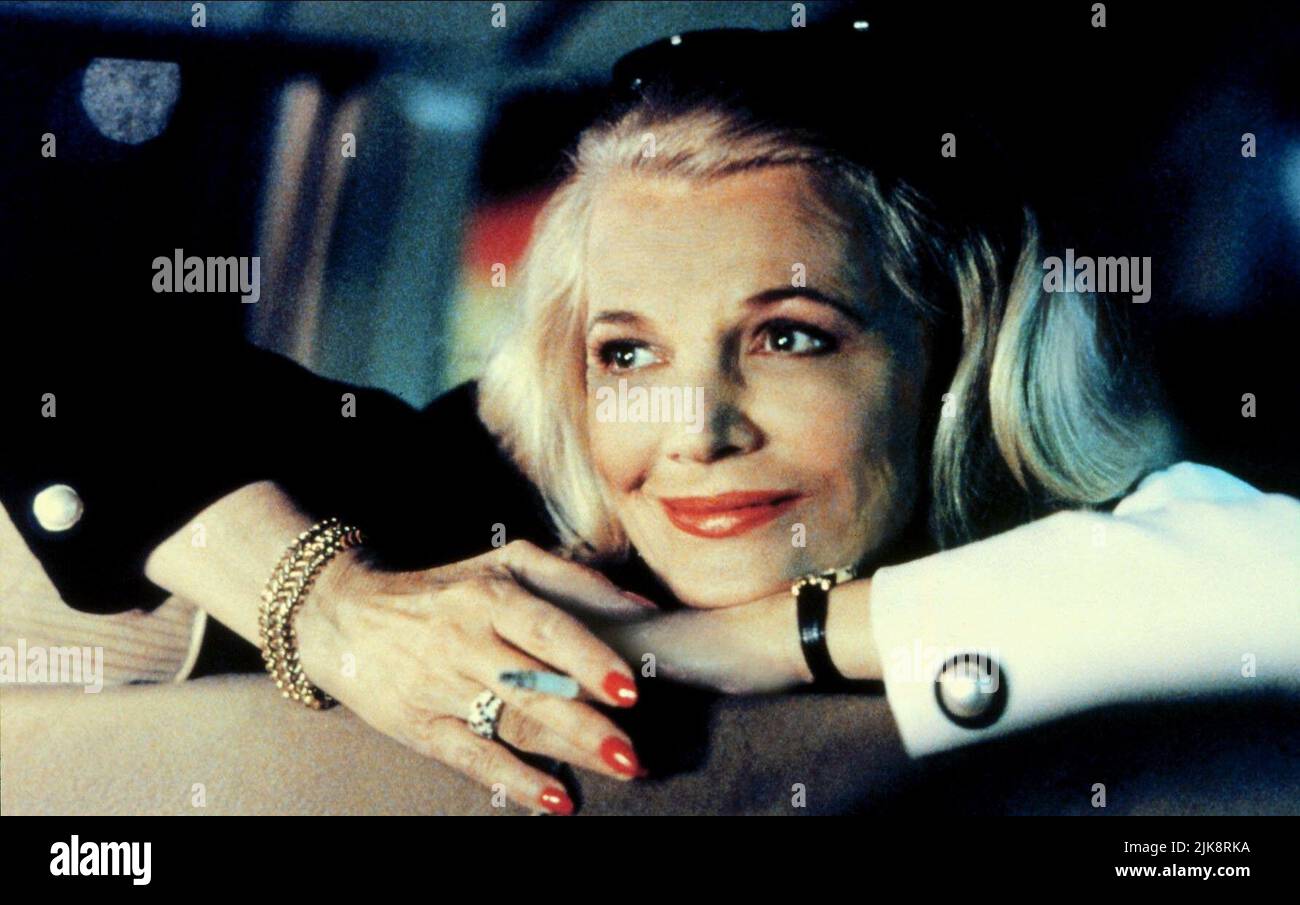Gena Rowlands Film: Night On Earth (UK/USA/FR/JP/DE 1991) Characters: Victoria Snelling  Director: Jim Jarmusch 04 October 1991   **WARNING** This Photograph is for editorial use only and is the copyright of CHANNEL FOUR FILMS and/or the Photographer assigned by the Film or Production Company and can only be reproduced by publications in conjunction with the promotion of the above Film. A Mandatory Credit To CHANNEL FOUR FILMS is required. The Photographer should also be credited when known. No commercial use can be granted without written authority from the Film Company. Stock Photo