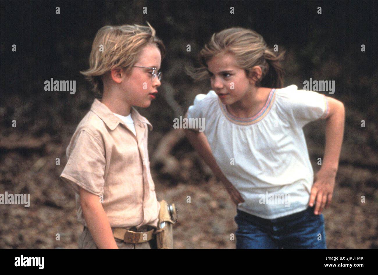 Macauley Culkin & Anna Chlumsky Film: My Girl (USA 1991) Characters: ,Vada Sultenfuss  Director: Howard Zieff 27 November 1991   **WARNING** This Photograph is for editorial use only and is the copyright of COLUMBIA PICTURES and/or the Photographer assigned by the Film or Production Company and can only be reproduced by publications in conjunction with the promotion of the above Film. A Mandatory Credit To COLUMBIA PICTURES is required. The Photographer should also be credited when known. No commercial use can be granted without written authority from the Film Company. Stock Photo