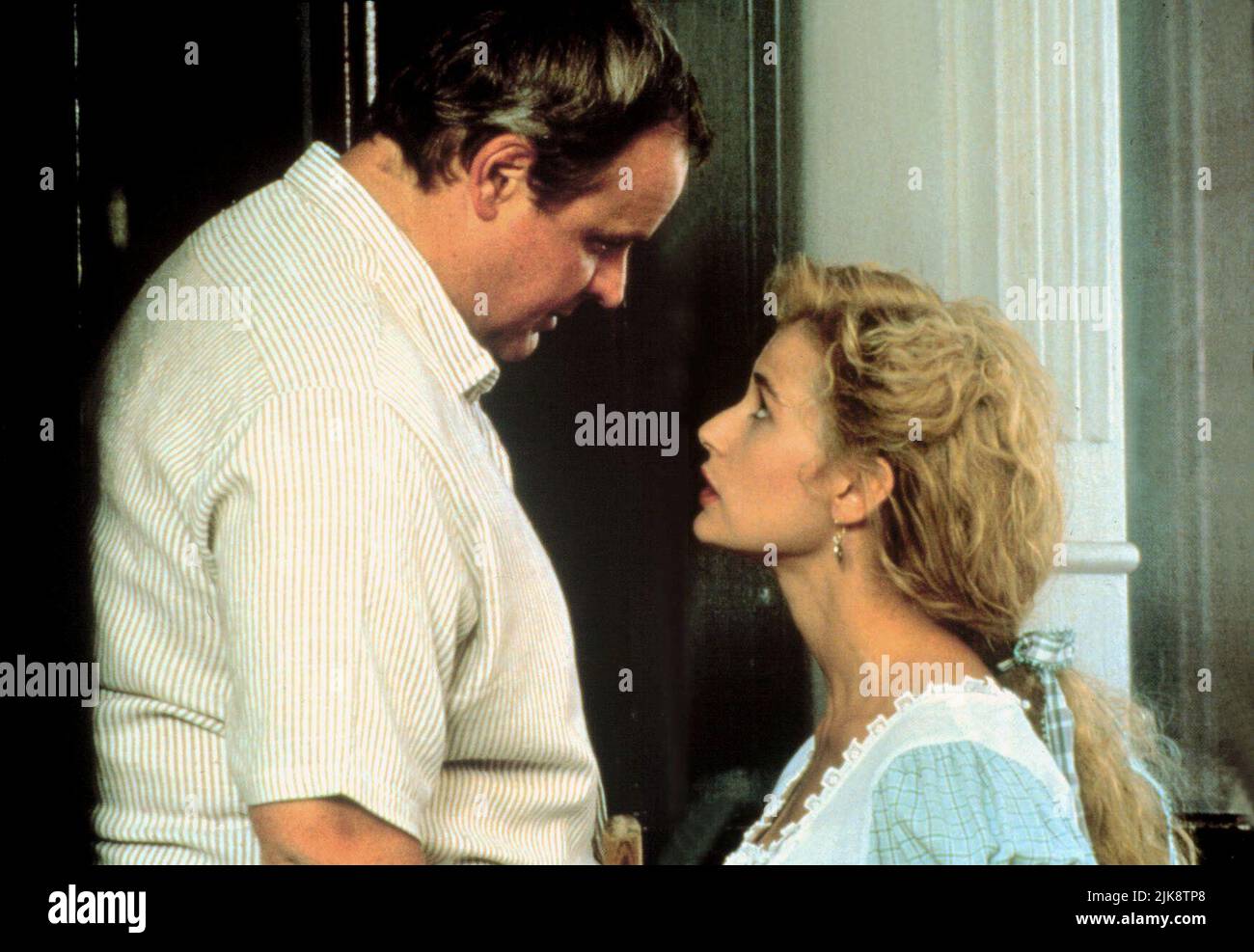 George Dzundza & Demi Moore Film: The Butcher'S Wife (1991) Characters: Leo Lemke & Marina Lemke  Director: Terry Hughes 25 October 1991   **WARNING** This Photograph is for editorial use only and is the copyright of PARAMOUNT and/or the Photographer assigned by the Film or Production Company and can only be reproduced by publications in conjunction with the promotion of the above Film. A Mandatory Credit To PARAMOUNT is required. The Photographer should also be credited when known. No commercial use can be granted without written authority from the Film Company. Stock Photo