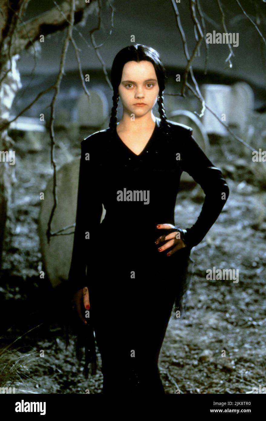 Christina Ricci Film: Addams Family Values (USA 1993) Characters: Wednesday Addams  Director: Barry Sonnenfeld 19 November 1993   **WARNING** This Photograph is for editorial use only and is the copyright of PARAMOUNT PICTURES and/or the Photographer assigned by the Film or Production Company and can only be reproduced by publications in conjunction with the promotion of the above Film. A Mandatory Credit To PARAMOUNT PICTURES is required. The Photographer should also be credited when known. No commercial use can be granted without written authority from the Film Company. Stock Photo