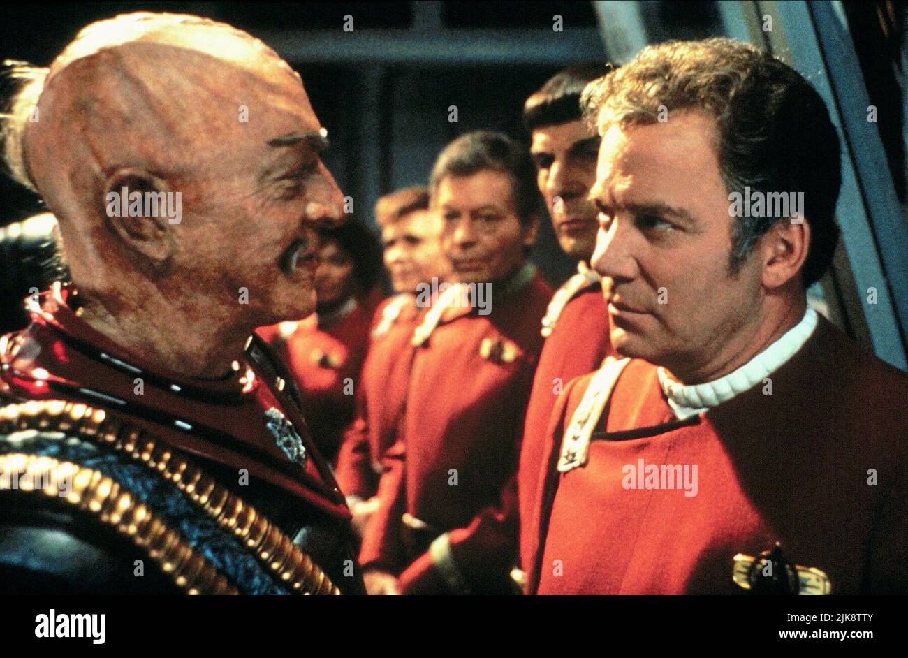 Christopher Plummer, William Shatner Film: Star Trek Vi: The Undiscovered Country (USA 1989) Characters: General Chang,Captain James T. Kirk  Director: Nicholas Meyer 03 December 1991   **WARNING** This Photograph is for editorial use only and is the copyright of PARAMOUNT PICTURES and/or the Photographer assigned by the Film or Production Company and can only be reproduced by publications in conjunction with the promotion of the above Film. A Mandatory Credit To PARAMOUNT PICTURES is required. The Photographer should also be credited when known. No commercial use can be granted without writte Stock Photo