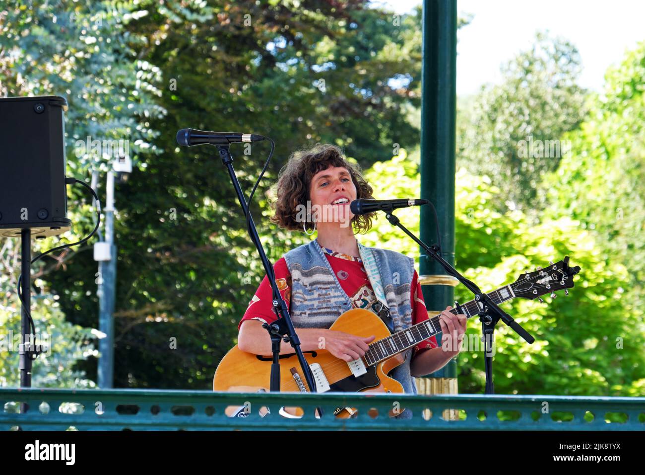 Weston-super-Mare, UK, 31 July 2022. Singer-songwriter Rachael Dadd plays a Sunday afternoon concert in the bandstand in Grove Park. This is part of the Weston Bandstand Sessions, a series of concerts running throughout the summer of 2022. Stock Photo