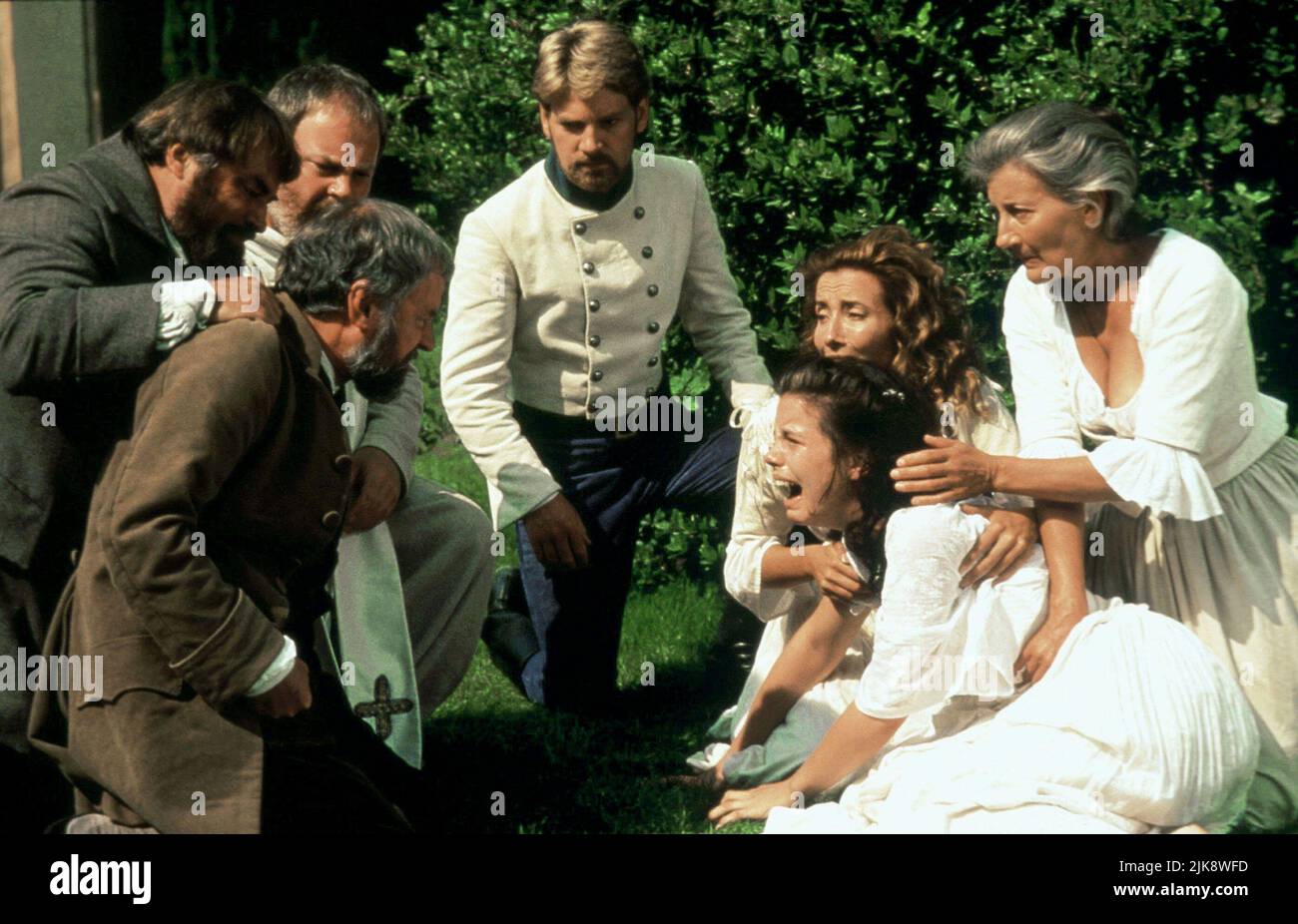 Richard Briers, Kenneth Branagh, Emma Thompson, Kate Beckinsale, Phyllida Law Film: Much Ado About Nothing (1994) Characters: Leonato,Benedick,Beatrice,Hero,Ursula  Director: Kenneth Branagh 07 May 1993   **WARNING** This Photograph is for editorial use only and is the copyright of BBC and/or the Photographer assigned by the Film or Production Company and can only be reproduced by publications in conjunction with the promotion of the above Film. A Mandatory Credit To BBC is required. The Photographer should also be credited when known. No commercial use can be granted without written authority Stock Photo