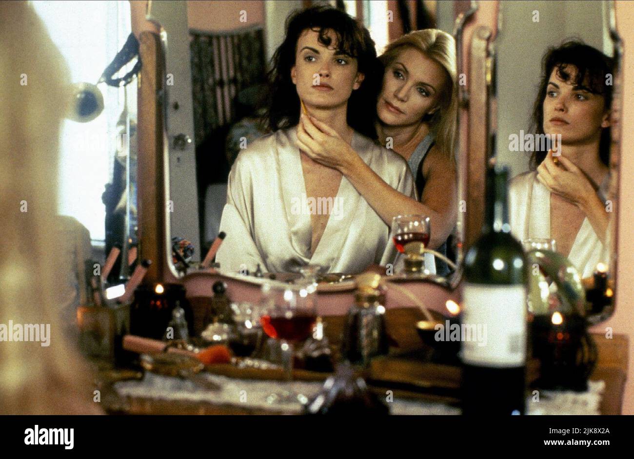 Kim Morgan Greene,Shannon Tweed Film: A Woman Scorned; Scorned (USA/CAN 1994) Characters: Marina Weston,Patricia Langley / Amanda Chessfield  Director: Andrew Stevens 13 July 1994   **WARNING** This Photograph is for editorial use only and is the copyright of PRISM PICTURES and/or the Photographer assigned by the Film or Production Company and can only be reproduced by publications in conjunction with the promotion of the above Film. A Mandatory Credit To PRISM PICTURES is required. The Photographer should also be credited when known. No commercial use can be granted without written authority Stock Photo