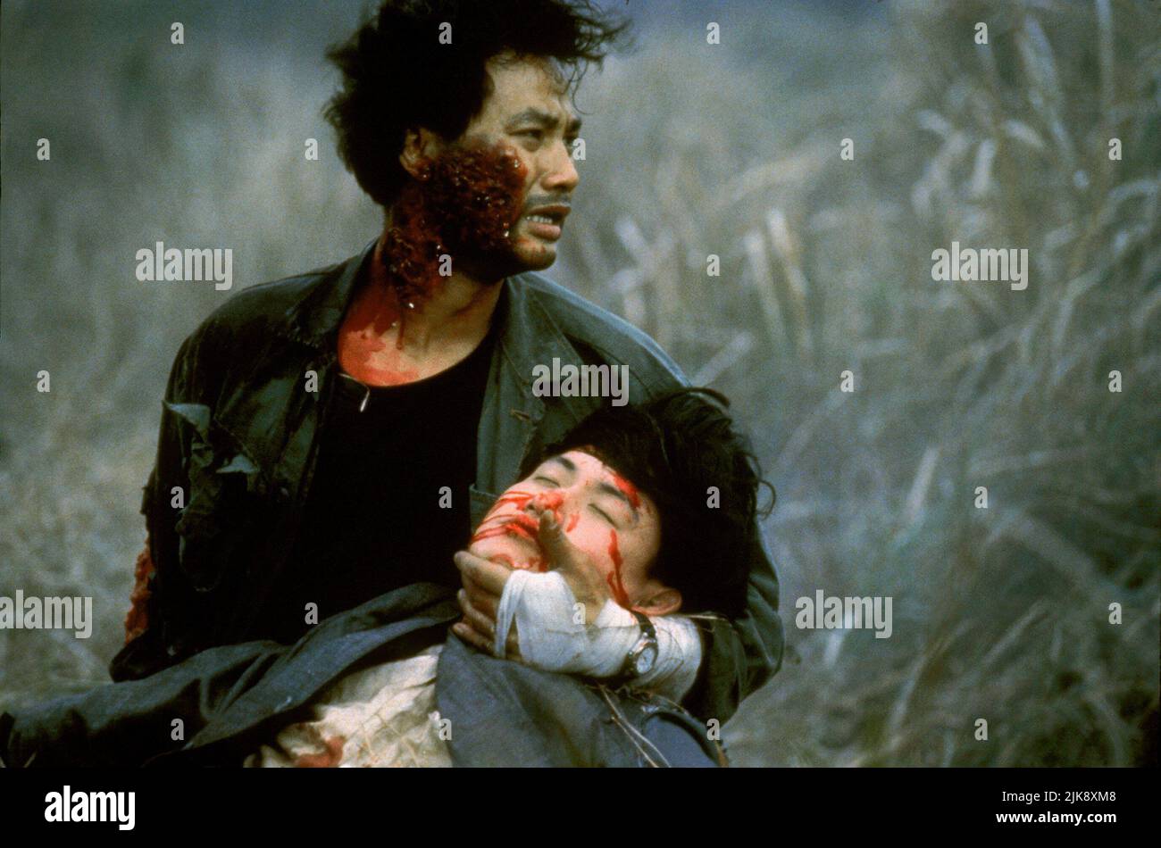 Jacky Cheung & Waise Lee Film: Bullet In The Head (Dip huet gaai tau) Characters: Frank / Fai & Paul / Little Wing  Hk 1990, Director: John Woo 17 August 1990   **WARNING** This Photograph is for editorial use only and is the copyright of JOHN WOO FILM PRODUCTION and/or the Photographer assigned by the Film or Production Company and can only be reproduced by publications in conjunction with the promotion of the above Film. A Mandatory Credit To JOHN WOO FILM PRODUCTION is required. The Photographer should also be credited when known. No commercial use can be granted without written authority f Stock Photo