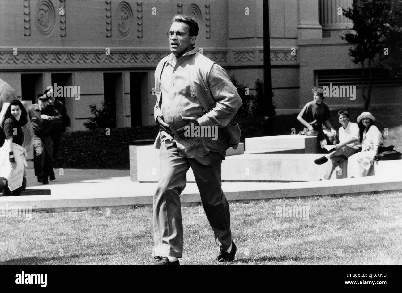 Arnold Schwarzenegger Film: Junior (1994) Characters: Dr. Alex Hesse  Director: Ivan Reitman 23 November 1994   **WARNING** This Photograph is for editorial use only and is the copyright of UNIVERSAL and/or the Photographer assigned by the Film or Production Company and can only be reproduced by publications in conjunction with the promotion of the above Film. A Mandatory Credit To UNIVERSAL is required. The Photographer should also be credited when known. No commercial use can be granted without written authority from the Film Company. Stock Photo