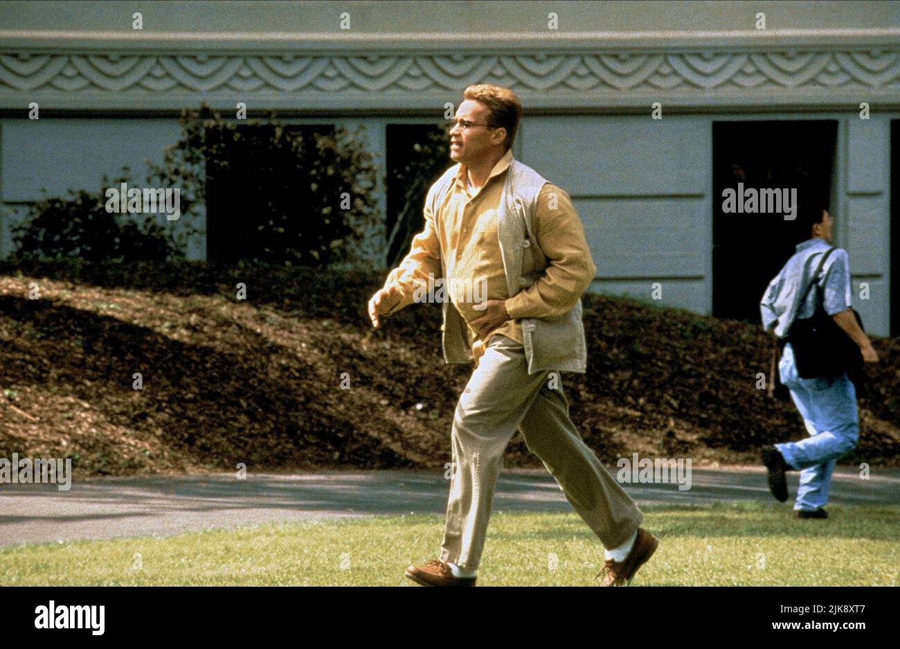 Arnold Schwarzenegger Film: Junior (1992) Characters: Dr. Alex Hesse  Director: Ivan Reitman 23 November 1994   **WARNING** This Photograph is for editorial use only and is the copyright of UNIVERSAL and/or the Photographer assigned by the Film or Production Company and can only be reproduced by publications in conjunction with the promotion of the above Film. A Mandatory Credit To UNIVERSAL is required. The Photographer should also be credited when known. No commercial use can be granted without written authority from the Film Company. Stock Photo