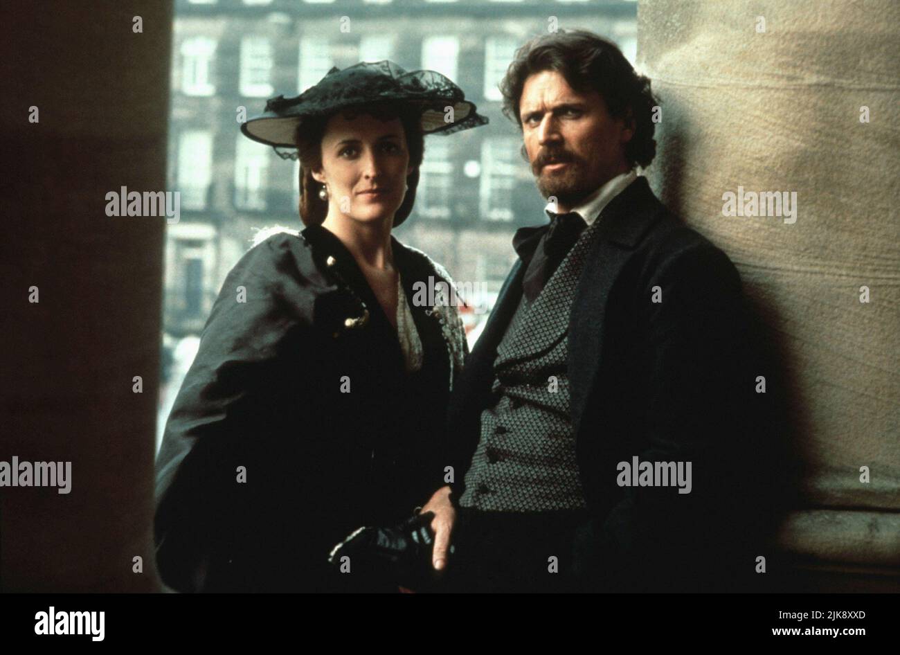 Fiona Shaw & Patrick Bergin Film: Mountains Of The Moon (USA 1990) Characters: Isabel Arundell (Mrs Burton as from 1861) & Richard Francis Burton  Director: Bob Rafelson 16 February 1990   **WARNING** This Photograph is for editorial use only and is the copyright of CAROLCO PICTURES and/or the Photographer assigned by the Film or Production Company and can only be reproduced by publications in conjunction with the promotion of the above Film. A Mandatory Credit To CAROLCO PICTURES is required. The Photographer should also be credited when known. No commercial use can be granted without written Stock Photo