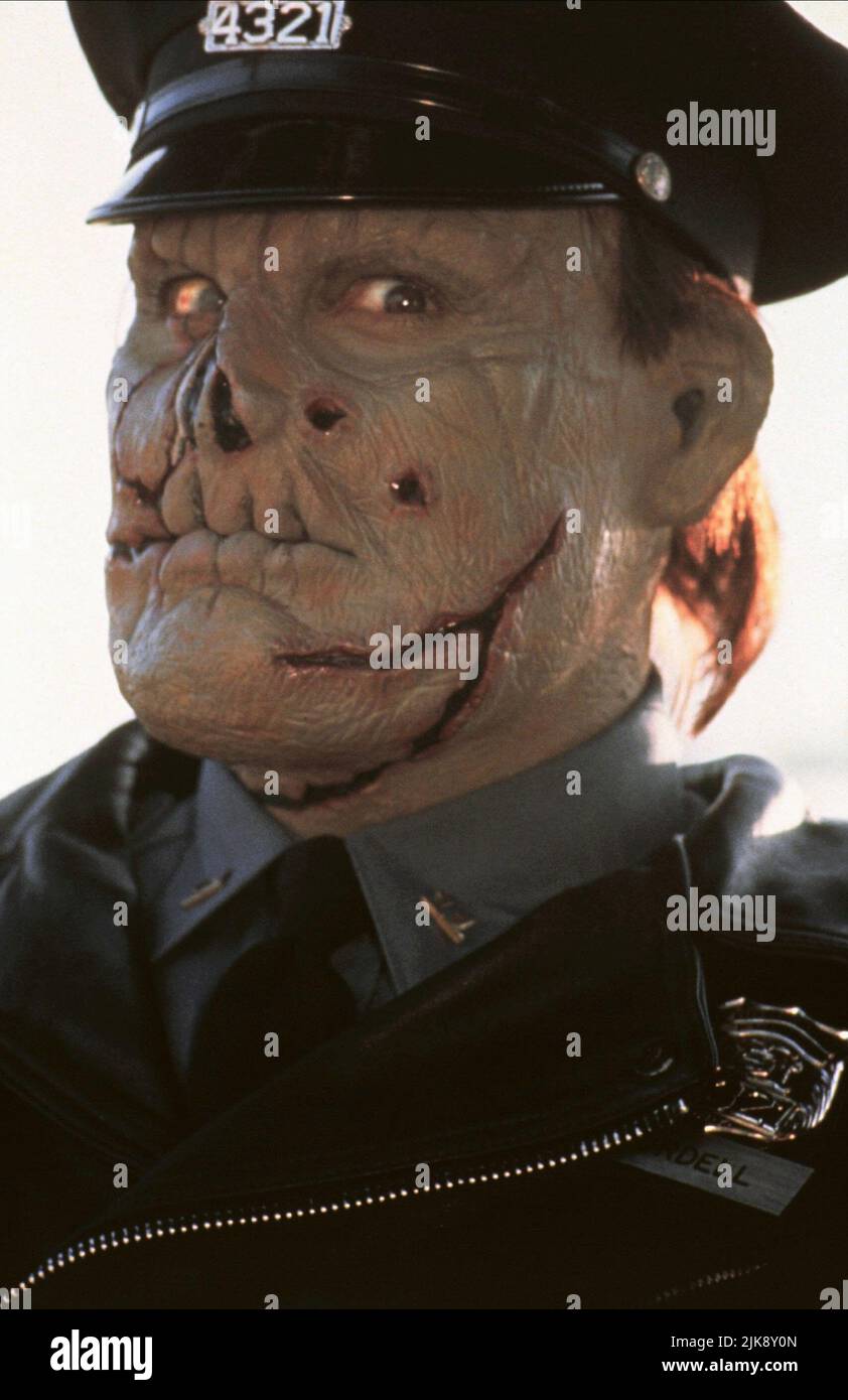 Robert Z'Dar Film: Maniac Cop 2 (1992) Characters: Matt Cordell  Director: William Lustig 18 July 1990   **WARNING** This Photograph is for editorial use only and is the copyright of MEDUSA and/or the Photographer assigned by the Film or Production Company and can only be reproduced by publications in conjunction with the promotion of the above Film. A Mandatory Credit To MEDUSA is required. The Photographer should also be credited when known. No commercial use can be granted without written authority from the Film Company. Stock Photo