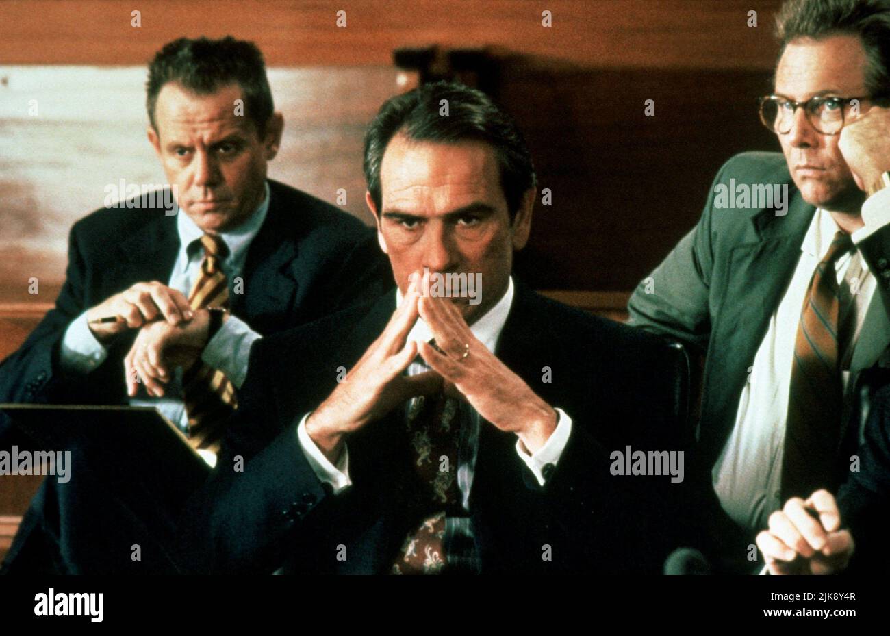 John Diehl, Tommy Lee Jones & J.T. Walsh Film: The Client (USA 1994) Characters: Jack Nance,'Reverend' Roy Foltrigg & Jason McThune  / Literaturverfilmung (Based On The Book By John Grisham) Director: Joel Schumacher 20 July 1994   **WARNING** This Photograph is for editorial use only and is the copyright of WARNER BROS. and/or the Photographer assigned by the Film or Production Company and can only be reproduced by publications in conjunction with the promotion of the above Film. A Mandatory Credit To WARNER BROS. is required. The Photographer should also be credited when known. No commercial Stock Photo