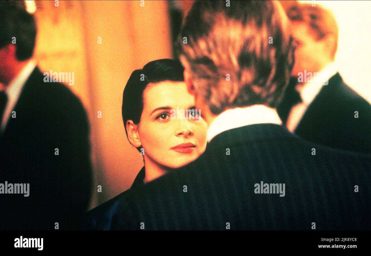 Juliette Binoche Film: Damage (1992) Characters: Anna Barton  Director: Louis Malle 02 December 1992   **WARNING** This Photograph is for editorial use only and is the copyright of STUDIO CANAL and/or the Photographer assigned by the Film or Production Company and can only be reproduced by publications in conjunction with the promotion of the above Film. A Mandatory Credit To STUDIO CANAL is required. The Photographer should also be credited when known. No commercial use can be granted without written authority from the Film Company. Stock Photo
