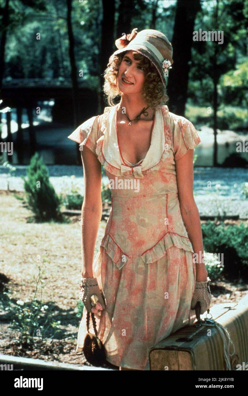 Laura Dern Film: Rambling Rose (1991) Characters: Rose Director: Martha  Coolidge 10 September 1991 **WARNING** This Photograph is for editorial use  only and is the copyright of SEVEN ARTS and/or the Photographer