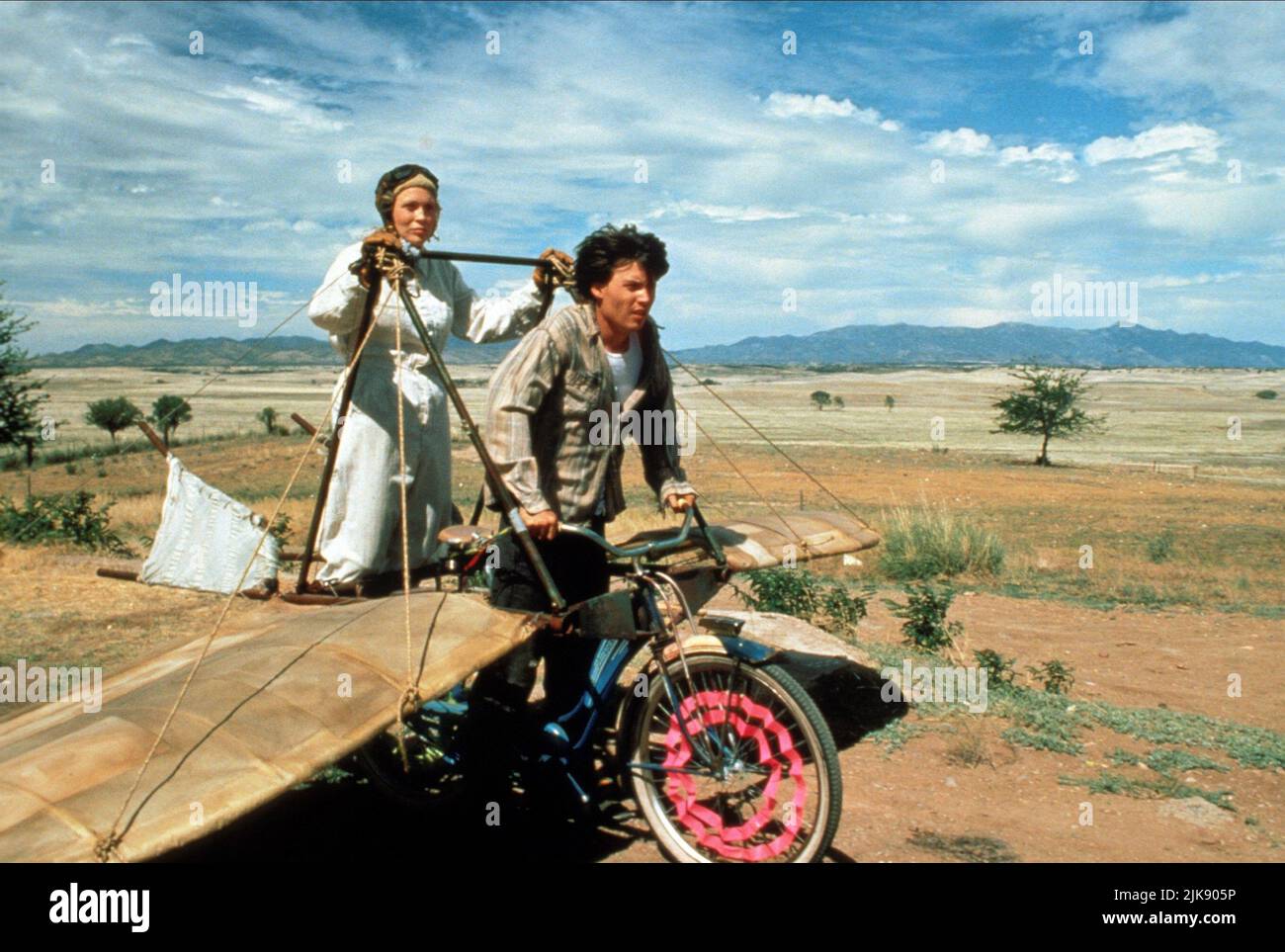 Faye Dunaway & Johnny Depp Film: Arizona Dream (USA/FR 1992) Characters: Elaine Stalker, Axel Blackmar  Director: Emir Kusturica 26 October 1992   **WARNING** This Photograph is for editorial use only and is the copyright of WARNER BROS. and/or the Photographer assigned by the Film or Production Company and can only be reproduced by publications in conjunction with the promotion of the above Film. A Mandatory Credit To WARNER BROS. is required. The Photographer should also be credited when known. No commercial use can be granted without written authority from the Film Company. Stock Photo