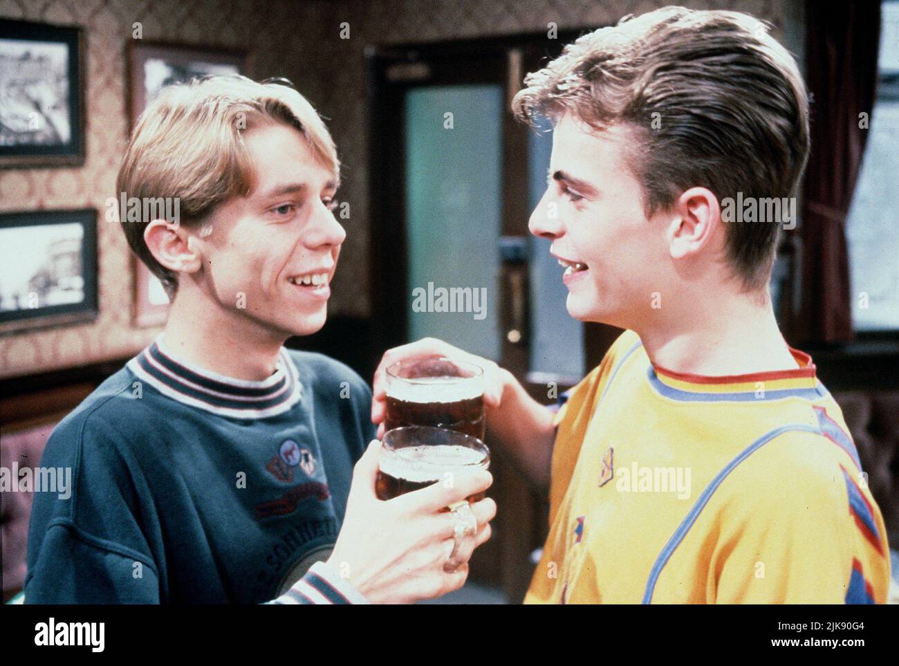 Simon Gregson & Nicholas Cochraine Television: Coronation Street (TV-Serie) Characters: Steve McDonald &  Uk 1960-, 12 December 1991   **WARNING** This Photograph is for editorial use only and is the copyright of GRANADA TELEVISION and/or the Photographer assigned by the Film or Production Company and can only be reproduced by publications in conjunction with the promotion of the above Film. A Mandatory Credit To GRANADA TELEVISION is required. The Photographer should also be credited when known. No commercial use can be granted without written authority from the Film Company. Stock Photo