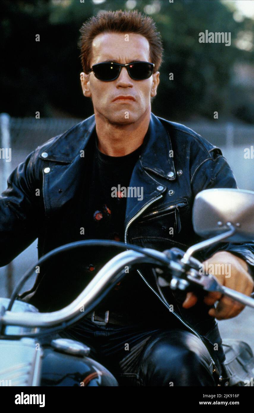 Arnold Schwarzenegger Film: Terminator 2: Judgment Day (USA/FR 1991) Characters: The Terminator  Director: James Cameron 01 July 1991   **WARNING** This Photograph is for editorial use only and is the copyright of TRISTAR PICTURES and/or the Photographer assigned by the Film or Production Company and can only be reproduced by publications in conjunction with the promotion of the above Film. A Mandatory Credit To TRISTAR PICTURES is required. The Photographer should also be credited when known. No commercial use can be granted without written authority from the Film Company. Stock Photo