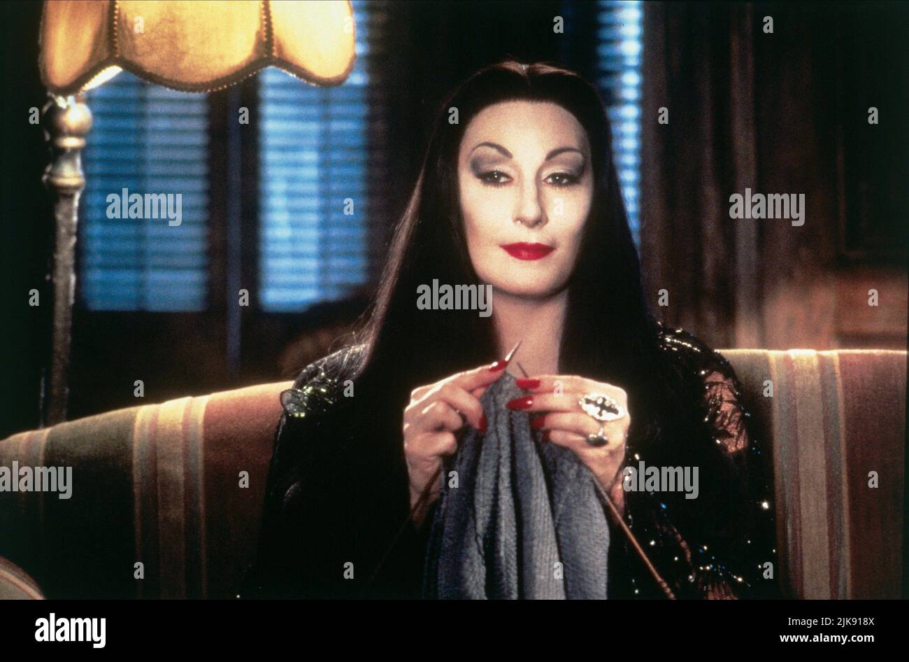 Anjelica Huston Film: Addams Family Values (USA 1993) Characters: Morticia Addams  Director: Barry Sonnenfeld 19 November 1993   **WARNING** This Photograph is for editorial use only and is the copyright of PARAMOUNT PICTURES and/or the Photographer assigned by the Film or Production Company and can only be reproduced by publications in conjunction with the promotion of the above Film. A Mandatory Credit To PARAMOUNT PICTURES is required. The Photographer should also be credited when known. No commercial use can be granted without written authority from the Film Company. Stock Photo