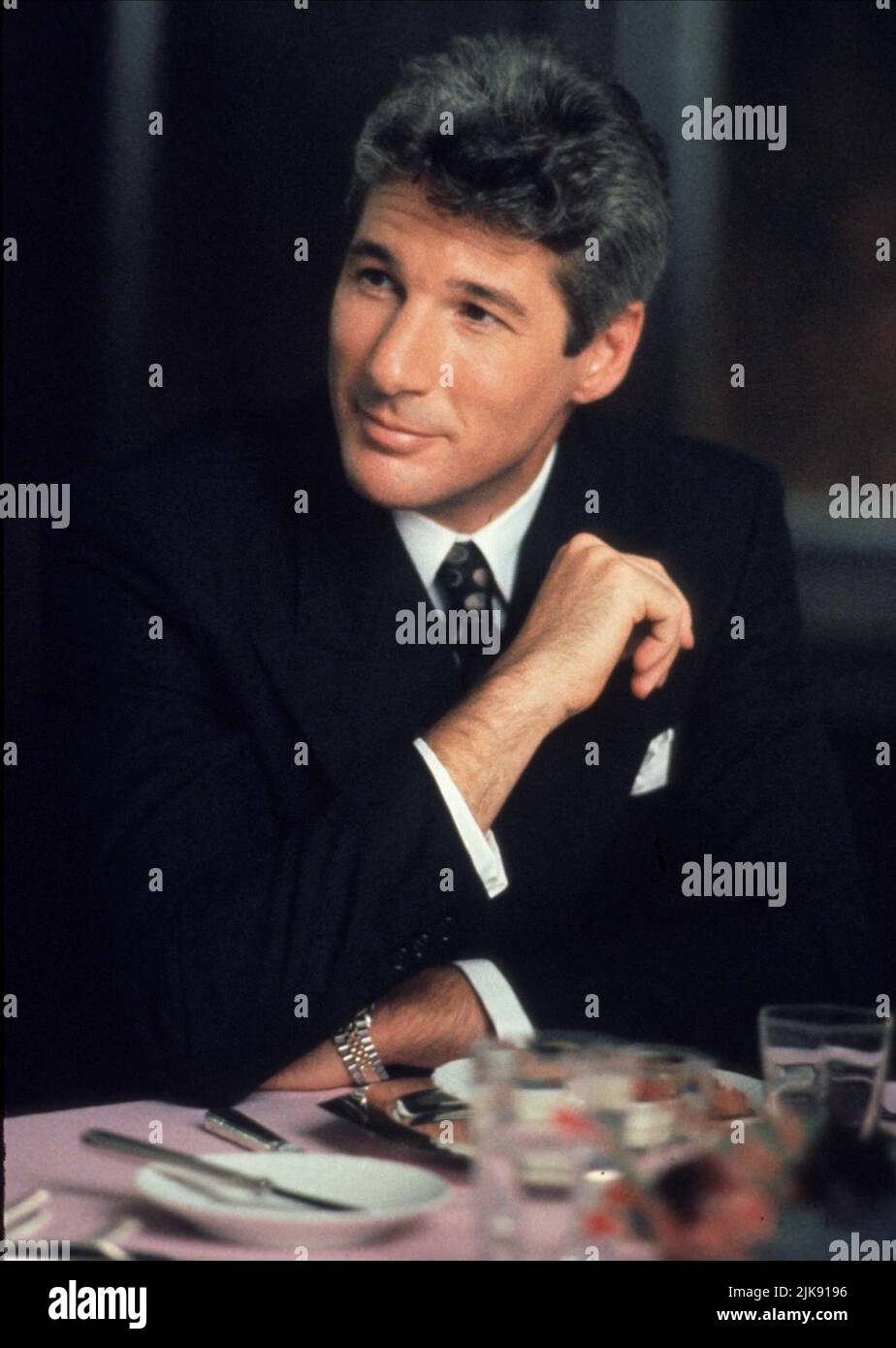 Richard Gere Film: Pretty Woman (USA 1990) Characters: Edward Lewis  Director: Garry Marshall 23 March 1990   **WARNING** This Photograph is for editorial use only and is the copyright of TOUCHSTONE PICTURES and/or the Photographer assigned by the Film or Production Company and can only be reproduced by publications in conjunction with the promotion of the above Film. A Mandatory Credit To TOUCHSTONE PICTURES is required. The Photographer should also be credited when known. No commercial use can be granted without written authority from the Film Company. Stock Photo