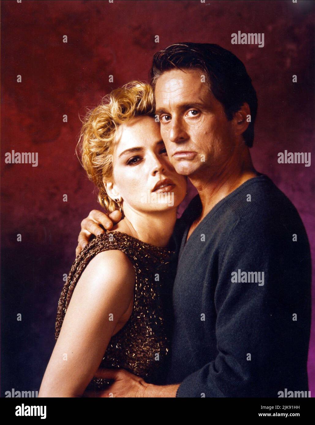Sharon Stone & Michael Douglas Film: Basic Instinct (USA/FR 1992) Characters: Catherine Tramell, Detective Nick Curran  Director: Paul Verhoeven 20 March 1992   **WARNING** This Photograph is for editorial use only and is the copyright of CAROLCO PICTURES and/or the Photographer assigned by the Film or Production Company and can only be reproduced by publications in conjunction with the promotion of the above Film. A Mandatory Credit To CAROLCO PICTURES is required. The Photographer should also be credited when known. No commercial use can be granted without written authority from the Film Com Stock Photo