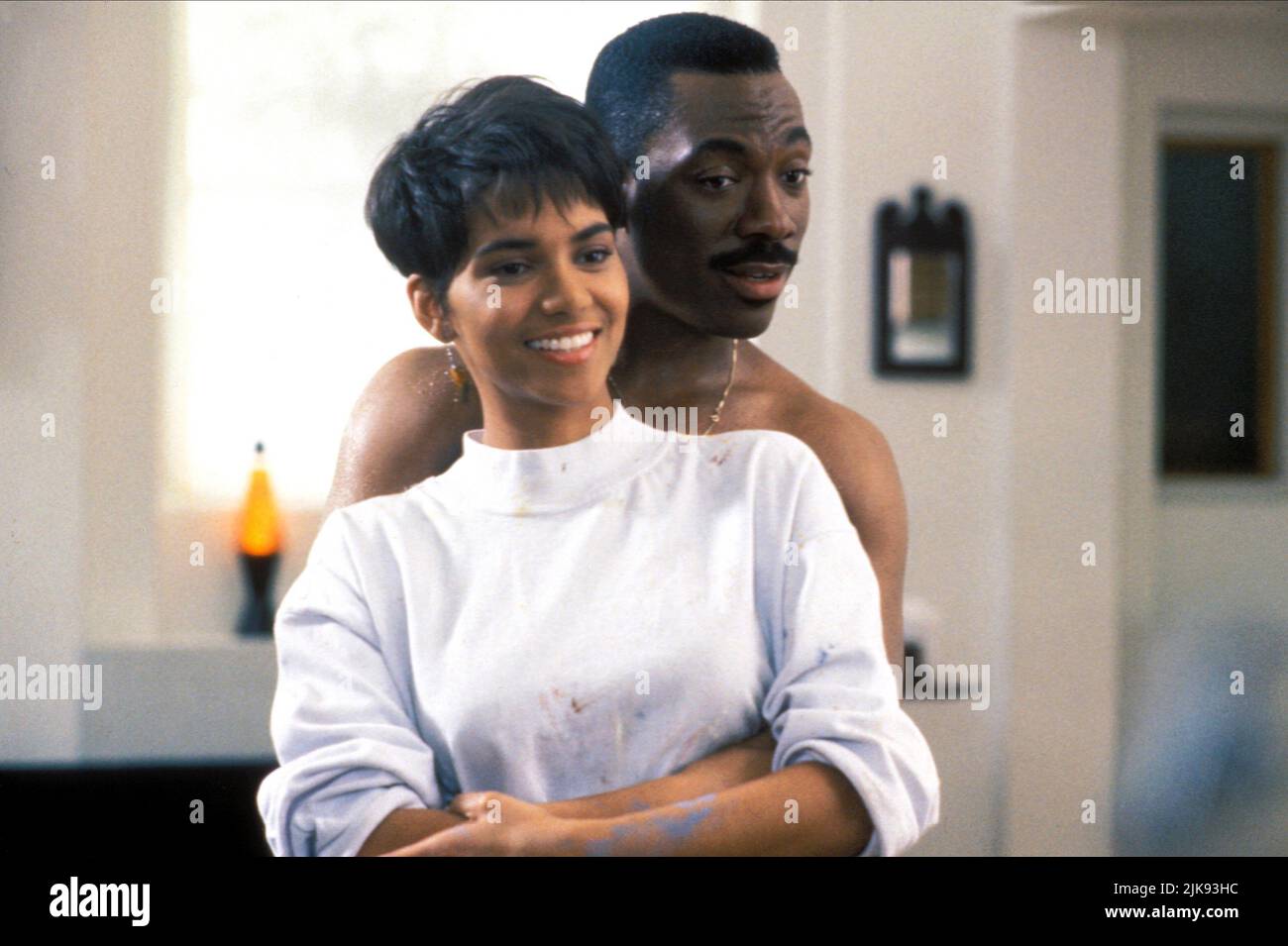 Halle Berry & Eddie Murphy Film: Boomerang (1992) Characters: Angela, Marcus  Director: Reginald Hudlin 01 July 1992   **WARNING** This Photograph is for editorial use only and is the copyright of PARAMOUNT and/or the Photographer assigned by the Film or Production Company and can only be reproduced by publications in conjunction with the promotion of the above Film. A Mandatory Credit To PARAMOUNT is required. The Photographer should also be credited when known. No commercial use can be granted without written authority from the Film Company. Stock Photo
