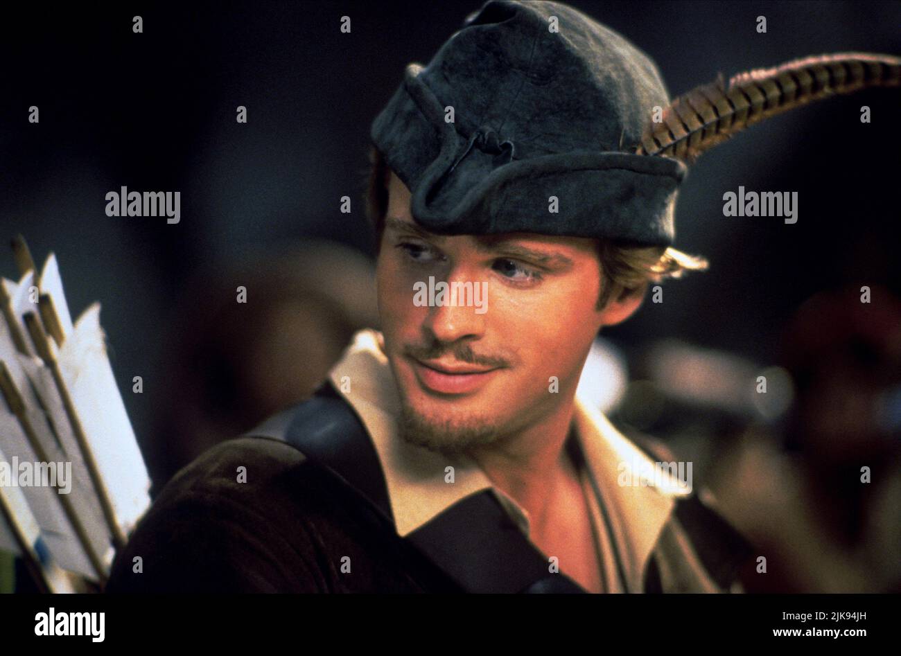 Cary Elwes Film: Robin Hood: Men In Tights (USA/FR 1993) Characters: Robin Hood  Director: Mel Brooks 28 July 1993   **WARNING** This Photograph is for editorial use only and is the copyright of COLUMBIA TRISTAR and/or the Photographer assigned by the Film or Production Company and can only be reproduced by publications in conjunction with the promotion of the above Film. A Mandatory Credit To COLUMBIA TRISTAR is required. The Photographer should also be credited when known. No commercial use can be granted without written authority from the Film Company. Stock Photo