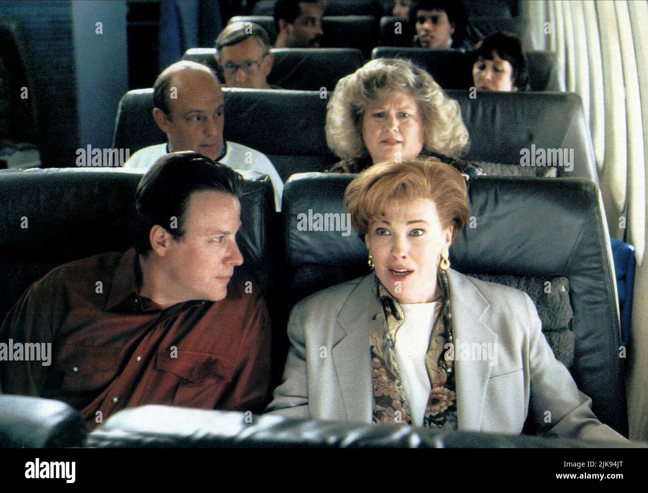 John Heard & Catherine O'Hara Film: Home Alone 2: Lost In New York (USA 1992) Characters: Peter McCallister & Kate McCallister  Director: Chris Columbus 15 November 1992   **WARNING** This Photograph is for editorial use only and is the copyright of 20TH CENTURY FOX and/or the Photographer assigned by the Film or Production Company and can only be reproduced by publications in conjunction with the promotion of the above Film. A Mandatory Credit To 20TH CENTURY FOX is required. The Photographer should also be credited when known. No commercial use can be granted without written authority from t Stock Photo