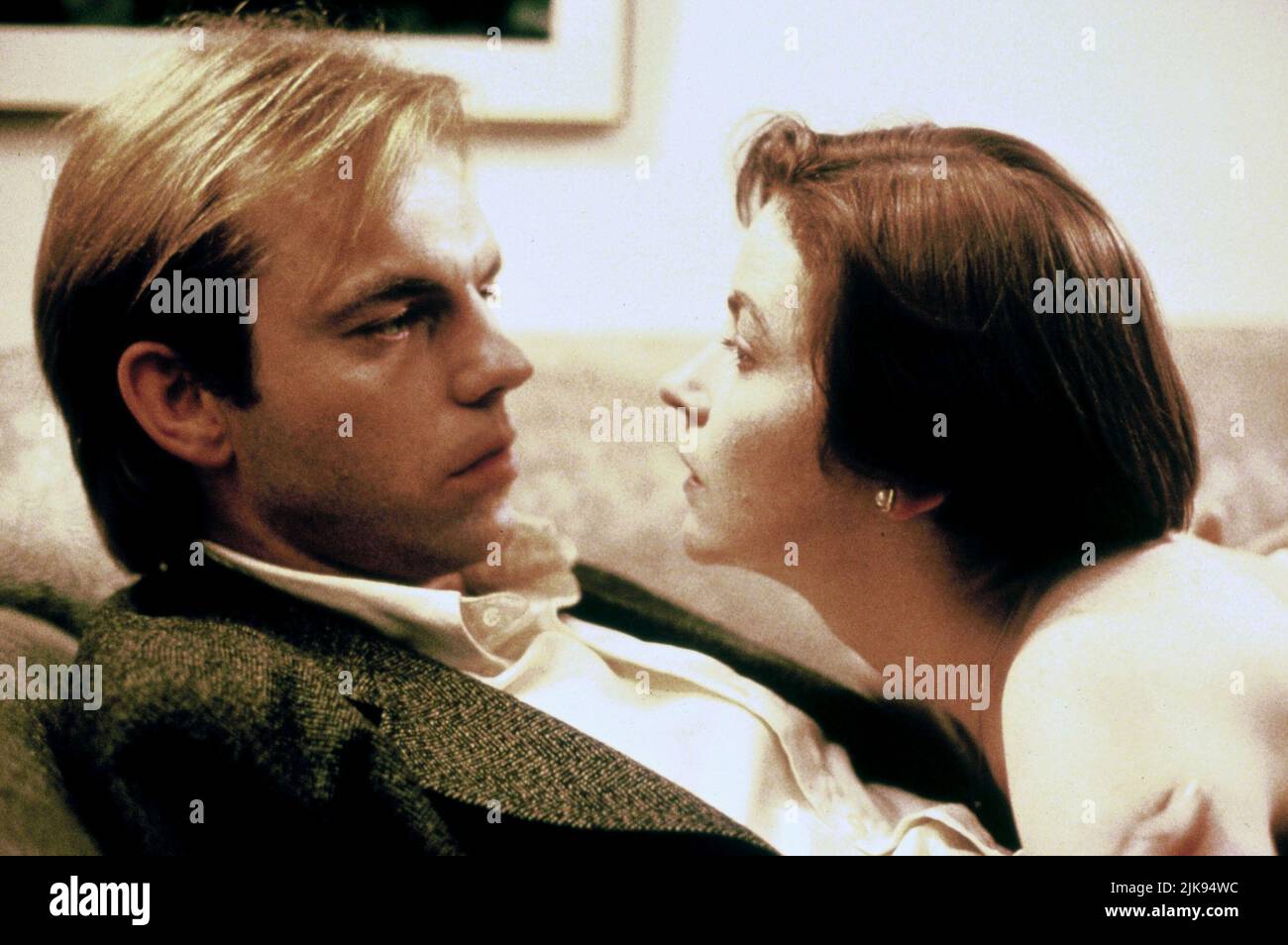 Hugo Weaving & Genevieve Picot Film: Proof (AUS 1991) Characters: Martin & Celia (as Genevieve Picot)  Director: Jocelyn Moorhouse 15 August 1991   **WARNING** This Photograph is for editorial use only and is the copyright of FINE LINE FEATURES and/or the Photographer assigned by the Film or Production Company and can only be reproduced by publications in conjunction with the promotion of the above Film. A Mandatory Credit To FINE LINE FEATURES is required. The Photographer should also be credited when known. No commercial use can be granted without written authority from the Film Company. Stock Photo