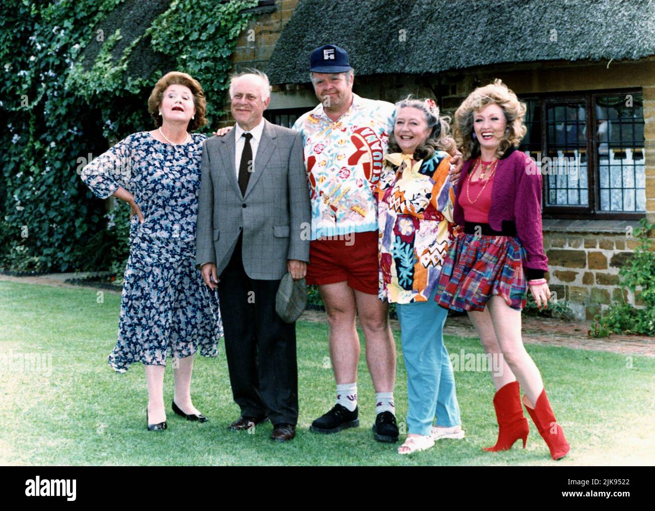 Patricia Routledge, Clive Swift, Geoffry Hughes, Judy Cornwell & Mary Miller Television: Keeping Up Appearances (TV-Serie) Characters: Hyacinth Bucket,Richard Bucket,,Daisy &  Uk 1990–1995, 29 October 1990   **WARNING** This Photograph is for editorial use only and is the copyright of BBC and/or the Photographer assigned by the Film or Production Company and can only be reproduced by publications in conjunction with the promotion of the above Film. A Mandatory Credit To BBC is required. The Photographer should also be credited when known. No commercial use can be granted without written author Stock Photo