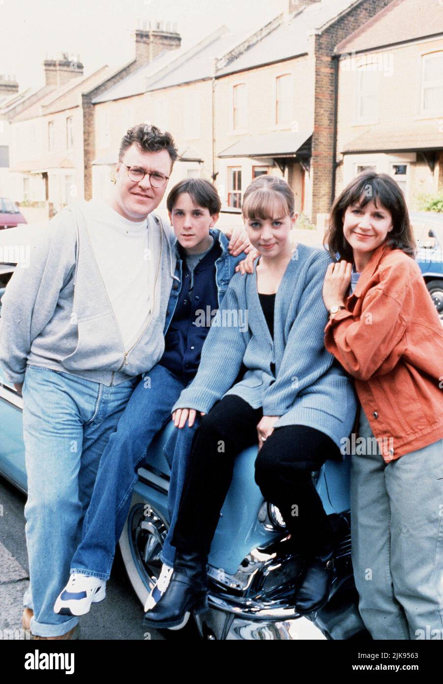 Gary Olsen, John Pickard, Claire Buckfield & Belinda Lang Film: 2.4 Children (1991)   Director: Richard Boden & Dewi Humphries 01 May 1993   **WARNING** This Photograph is for editorial use only and is the copyright of BBC and/or the Photographer assigned by the Film or Production Company and can only be reproduced by publications in conjunction with the promotion of the above Film. A Mandatory Credit To BBC is required. The Photographer should also be credited when known. No commercial use can be granted without written authority from the Film Company. Stock Photo